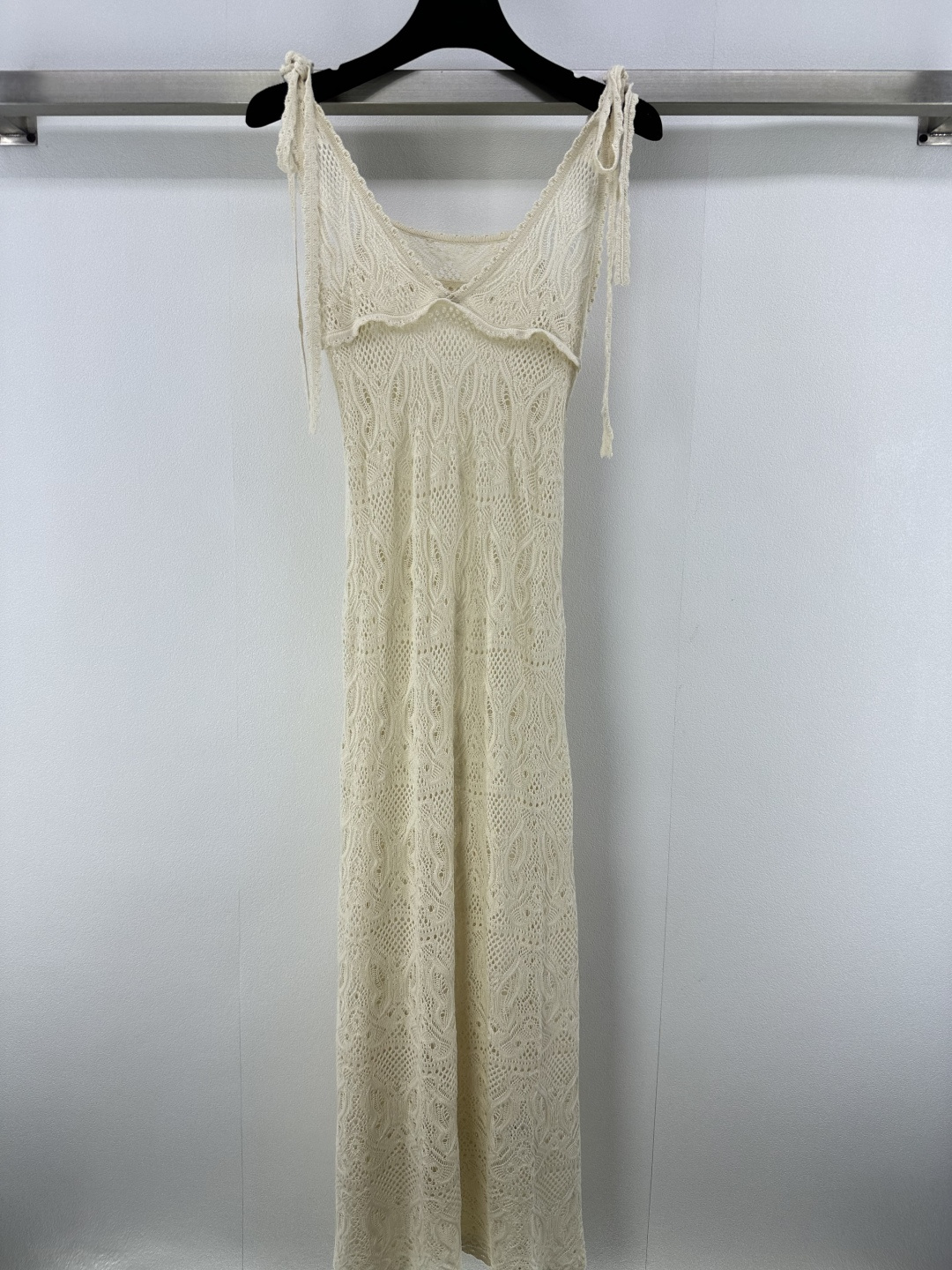 NO:440533,New details on Dio* 25 New summer wisp suspender skirt. Imported yarn Swiss weaving craftsmanship creates a low-key and luxurious high-end feel!  The classic slim fit style is not picky, and the Lukong design is beautiful on the upper body!  Imported pure cotton yarn heavy industry is luxurious, mysterious and noble!  The temperament is casual and elegant. The classic is not picky and the upper body looks slim. 1 color and 3 size SML, dior, skirts, alexander wang19860909Dio*上新细节 25 夏季新款缕空吊带裙.进口纱线瑞士机织工艺打造低调奢华的高级感！经典修身版型不挑人,缕空设计上身绝美！进口纯棉纱线重工奢华神秘又高贵！气质随性优雅.经典不挑人上身超显瘦 1色3码SML,,dior,skirts,alexander wang,Women's clothing