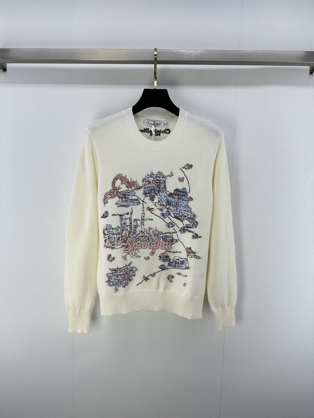 NO:439649,Dio* new details 25 summer new souvenir city limited series embroidery long sleeves yb heavy industry Shanghai iconic Bund view colorful embroidery decoration classic brand letter logo embroidery embroidery embroidery unique fashionable light luxury 3 colors 3 codes SML, dior, alexander wang19860909Dio*上新细节 25 夏季新款souvenir城市限定系列刺绣长袖 yb重工上海标志性外滩景彩色刺绣装饰 后背经典品牌字母logo刺绣点缀 独特时髦轻奢 3色3码SML,,dior,alexander wang,Women's clothing