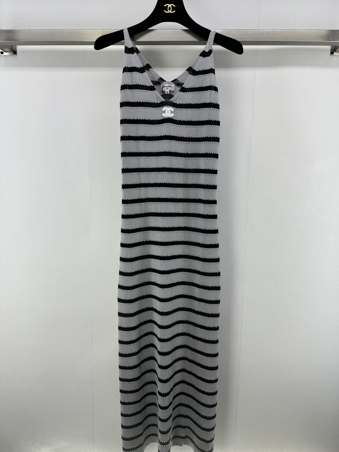 NO:441364,Chane* new details 25 new summer striped vest skirt, chest logo, fashionable temperament, easy to control in various occasions, slit design of back hem, fashionable temperament, sense of detail online 1 color 3 code SML, chanel, skirts, alexander wang19860909Chane*上新细节 25 夏季新款条纹背心裙 胸前logo徽标时髦气质 各种场合轻松驾驭 后背下摆开叉设计 时髦气质 细节感在线 1色3码SML,,chanel,skirts,alexander wang,Women's clothing