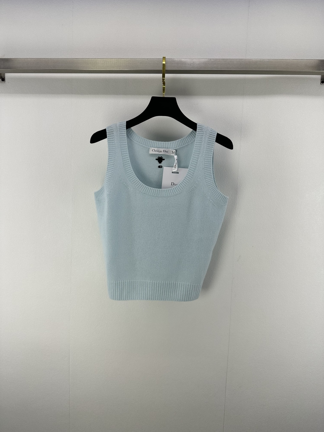 NO:442465,:1 Dio* new details 25 The latest pearl button wool knitted cardigan in early autumn + vest The quality of imported wool yarn is excellent. White and rich must-have luxury high-end items. Classic versatile style, elegant and age-reducing girlish style. It looks good with yarn skirt and jeans. Original custom logo pearl button 1 color 3 size SML, dior, skirts, jeans, alexander wang19860909:1 Dio*上新细节 25 早秋最最新款珍珠扣羊毛针织开衫 +背心 进口羊毛纱线质量超赞 白富美必入 奢华高级单品 经典百搭版型气质优雅减龄少女风 搭配纱裙牛仔裤都好看 原版定制logo珍珠扣 1色3码SML,,dior,skirts,jeans,alexander wang,Women's clothing