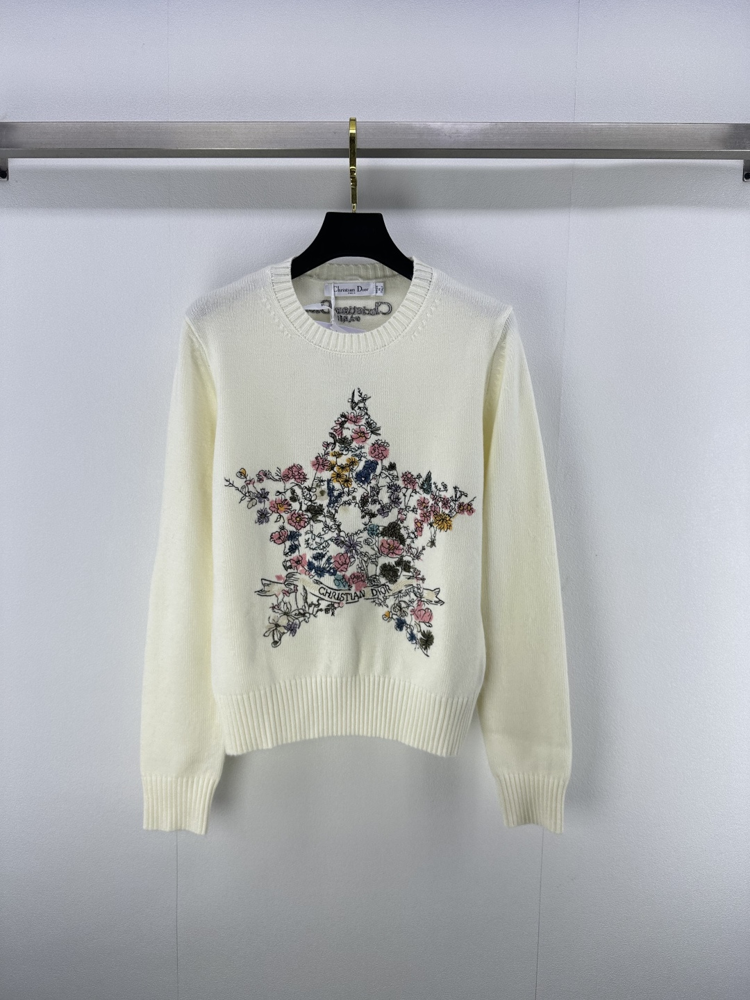 NO:445532,Dio* new details 25 new knitted round neck five-pointed star pullover in autumn and winter Lucky star flower classic brand letter logo heavy industry embroidery decoration high-end fashionable light luxury versatile 1 color 3 code SML, dior, alexander wang19860909Dio*上新细节 25 秋冬新款针织圆领五角星套头 幸运星花卉经典品牌字母logo重工刺绣装饰 高级时髦轻奢百搭 1色3码SML,,dior,alexander wang,Women's clothing