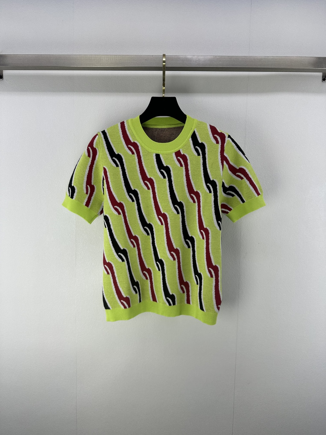 NO:447819,New details on Gucc* 26 New early spring color-blocking short sleeves, color-blocking creates a spring vivid feeling, knitted texture wraps just right comfort and neatness, simple and high-end, easy to grasp French elegance 2 colors 3 codes SML, gucci, T-shirt, alexander wang19860909Gucc*上新细节 26 早春新款拼色短袖,拼色撞出春日鲜活感,针织肌理裹着刚刚好的舒适与利落, 简约又高级, 轻松拿捏法式优雅 2色3码SML,,gucci,T-shirt,alexander wang,Women's clothing