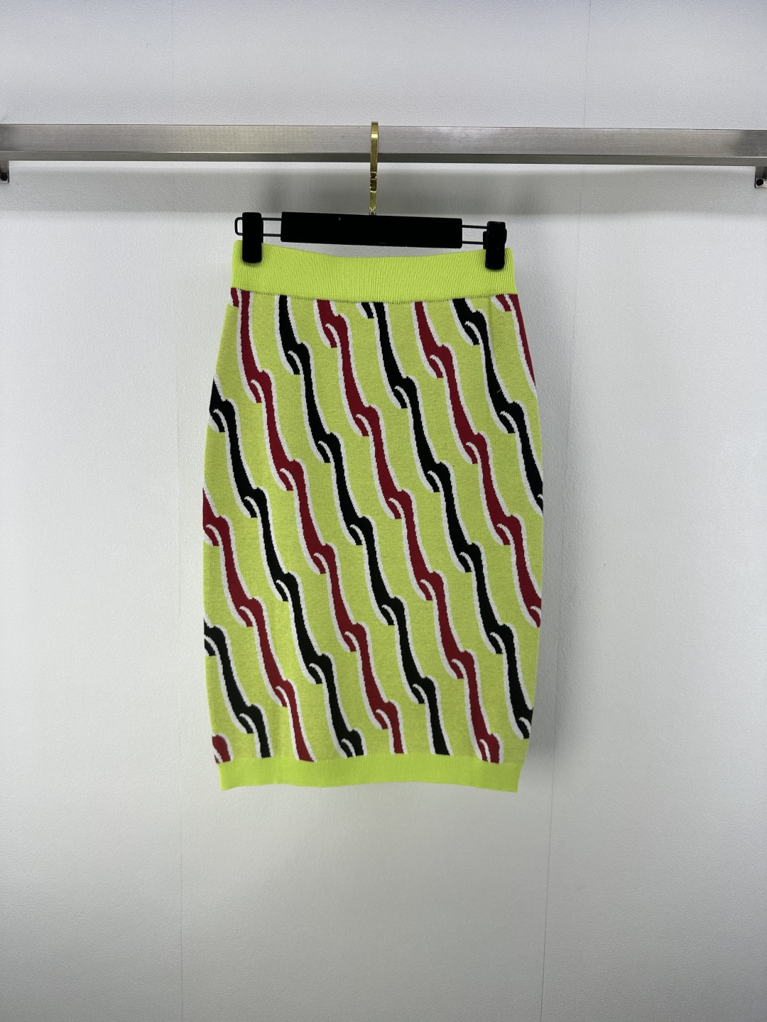 NO:447829,New details on Gucc* 26 New early spring color-blocking skirt, color-blocking weaves the charm of spring, the skirt hem lightly hides the free style. Simple and high-end, easy to grasp French elegant 2 colors 3 codes SML, gucci, skirts, alexander wang19860909Gucc*上新细节 26 早春新款拼色半裙,拼色织就春日韵致,裙摆轻晃藏着自在风情.简约又高级, 轻松拿捏法式优雅 2色3码SML,,gucci,skirts,alexander wang,Women's clothing