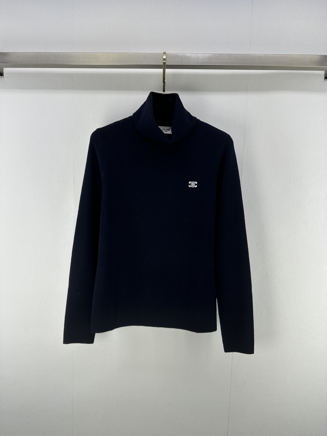 NO:446395,Celin* new details 25 Early autumn official website new product classic slim high neck long sleeves!  Imported 16-pin pit strip craftsmanship, soft, glutinous and delicate, low-key embroidery logo, fashionable and high-end!  A must-have item for inner wear in autumn and winter!  3 color 3 code SML, celine, alexander wang19860909Celin*上新细节 25 早秋官网新品经典修身高领长袖！进口16针坑条工艺,软糯细腻,低调刺绣logo 时髦又高级！秋冬内搭神器必入单品！ 3色3码SML,,celine,alexander wang,Women's clothing