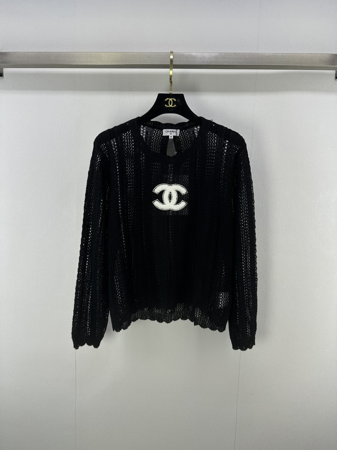 NO:445567,Chane* New Details 25 New Summer Round Neck Hollow Textured Long Sleeves!  A slightly transparent sexy and fashionable piece of product!  Imported yarn has soft, delicate, comfortable and breathable texture, a must-have item for white and rich beauty, sweet and mysterious and noble!  Imported Swiss woven craftsmanship classic style and elegant temperament. Classic and unscrupulous upper body look super slim. 3 colors and 3 codes SML, chanel, alexander wang19860909Chane*上新 细节 25 夏季新款圆领镂空纹理长袖！微透小性感时髦精叠搭单品！进口纱线质感柔软细腻舒适透气,白富美必备单品,又甜气质神秘又高贵！进口瑞士机织工艺经典版型气质随性优雅.经典不挑人上身超显瘦 3色3码SML,,chanel,alexander wang,Women's clothing