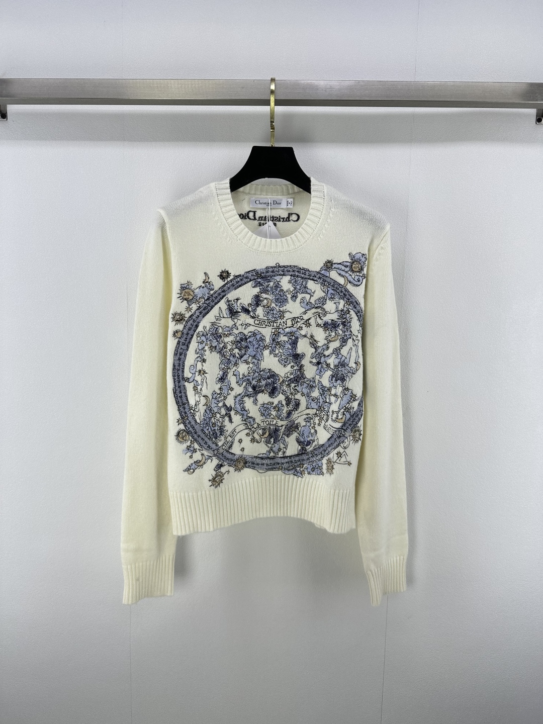 NO:448702,Dio* new details 25 Early autumn new knitted round neck pullover long sleeve yb pattern classic brand letter logo heavy industry color embroidery decoration back letter logo contrast embroidery embroidery embroidery high-end fashionable light luxury versatile 1 color 3 code SML, dior, alexander wang19860909Dio*上新细节 25 早秋新款针织圆领套头长袖 yb图案经典品牌字母logo重工彩色刺绣装饰 后背字母logo撞色刺绣点缀 高级时髦轻奢百搭 1色3码SML,,dior,alexander wang,Women's clothing