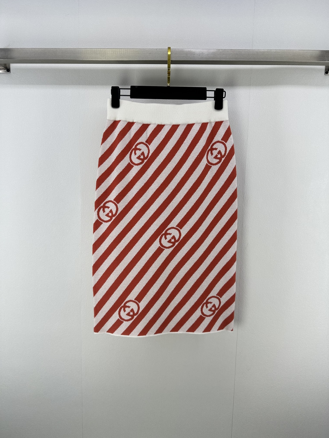 NO:450008,New details on Gucc* 26 New twill skirt in early spring, color blocking creates a spring vivid feeling, jacquard double g knitted texture wraps just right comfort and neat, simple and high-end, easy to grasp French elegance 2 colors 3 codes SML, gucci, skirts, alexander wang19860909Gucc*上新细节 26 早春新款斜纹半裙,拼色撞出春日鲜活感,提花双g针织肌理裹着刚刚好的舒适与利落, 简约又高级, 轻松拿捏法式优雅 2色3码SML,,gucci,skirts,alexander wang,Women's clothing