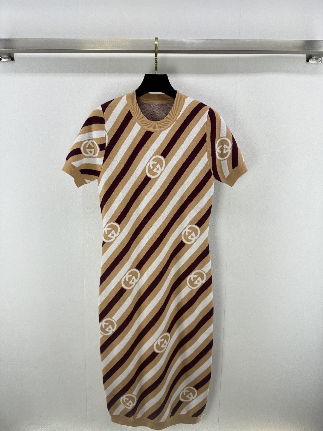 NO:450023,New details on Gucc* 26 Early spring new twill short-sleeved skirt, color blocking creates a spring vivid feeling, jacquard double g knitted texture wraps just right comfort and neat, simple and high-end, easy to grasp French elegance 2 colors 3 codes SML, gucci, skirts, T-shirt, alexander wang19860909Gucc*上新细节 26 早春新款斜纹短袖裙,拼色撞出春日鲜活感,提花双g针织肌理裹着刚刚好的舒适与利落, 简约又高级, 轻松拿捏法式优雅 2色3码SML,,gucci,skirts,T-shirt,alexander wang,Women's clothing