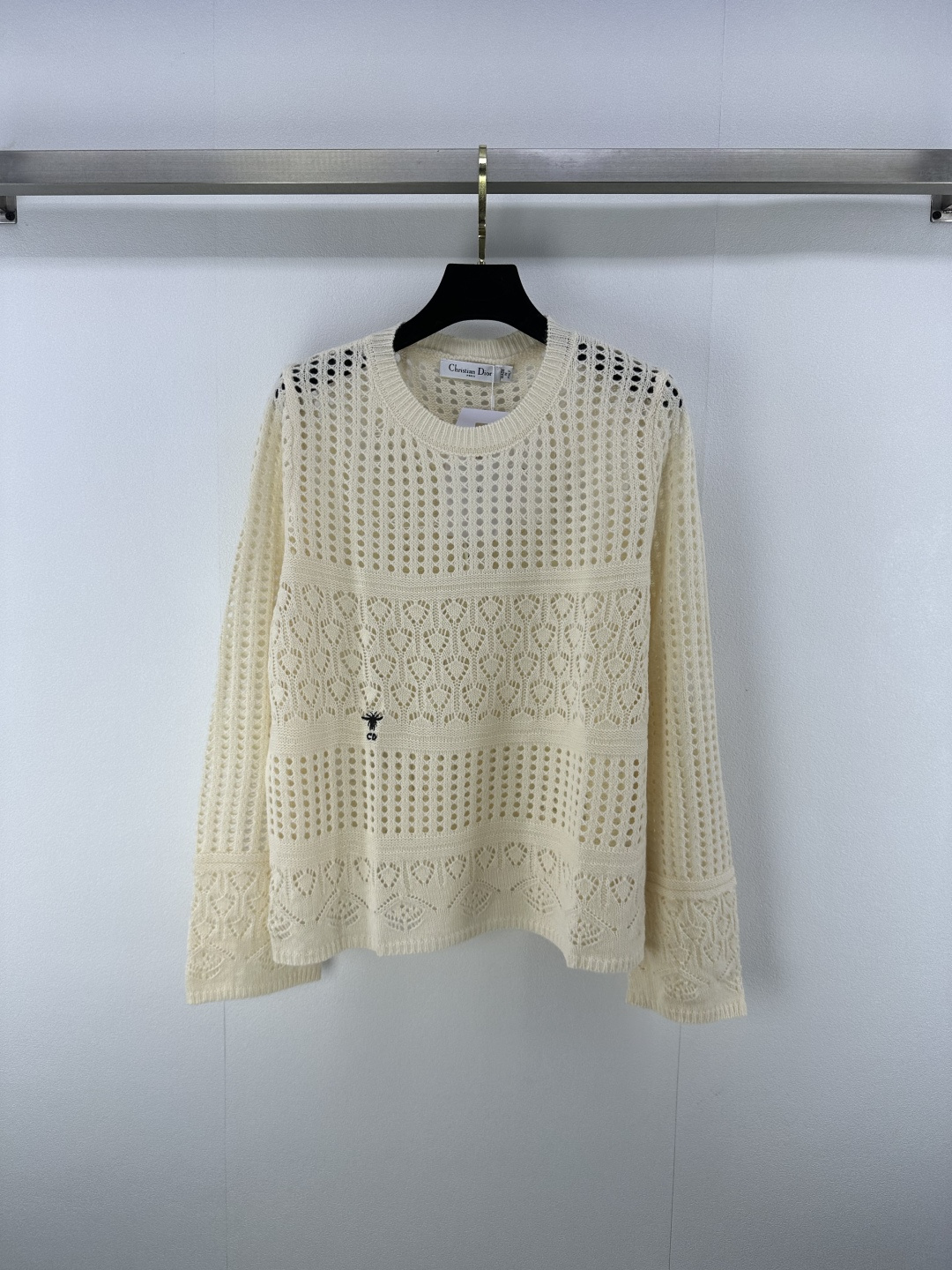 NO:451246,New details on Dio* 25 The new knitted hollow long-sleeved whole clothes are hollowed out. They are both beautiful and unique. They have a slightly transparent hazy and sensual and sweet. The texture is fluffy and comfortable!  1 color 3 code SML, dior, alexander wang19860909Dio*上新细节 25 早秋新款针织镂空长袖整件衣服镂空设计 既好看又别致 有一点微微透的朦胧感性感不失甜美～质感蓬松舒适！ 1色3码SML,,dior,alexander wang,Women's clothing