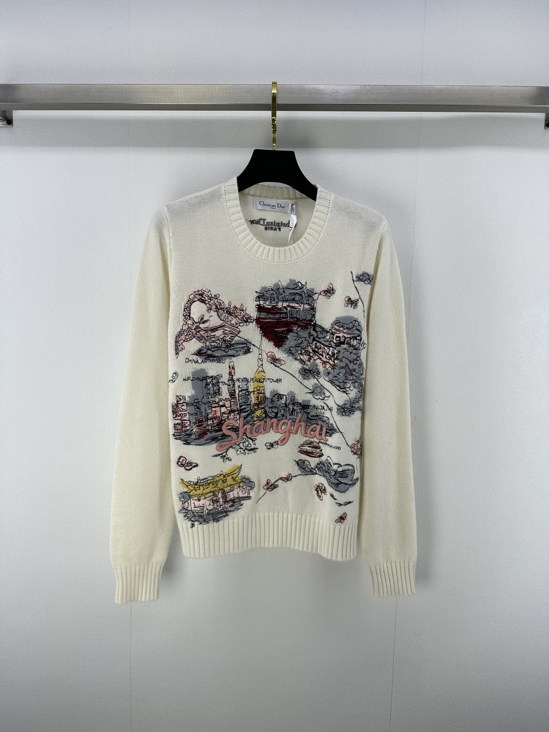 NO:454766,Dio* new details 25 spring and summer new souvenir city limited series, Shanghai's Bund is covered with sunset printed pattern embroidered cashmere sweater!  The quality of imported cashmere yarn is excellent!  Swiss machine full-frame heavy industry multi-color positioning embroidery craft flower series is super beautiful. White, rich and beautiful must be included!  Luxury high-end items, classic versatile style, elegant and age-reducing girlish style. They look good with gauze skirt and jeans. 1 color, 3 size SML, dior, skirts, jeans, sweaters, alexander wang19860909Dio*上新细节 25 春夏新品souvenir城市限定系列,上海的外滩披上夕阳印花图案刺绣羊绒毛衣！进口羊绒纱线质量超赞！瑞士机满幅重工多色定位刺绣工艺花系列超美.白富美必入！奢华高级单品,经典百搭版型气质优雅减龄少女风.搭配纱裙牛仔裤都好看 1色3码SML,,dior,skirts,jeans,sweaters,alexander wang,Women's clothing