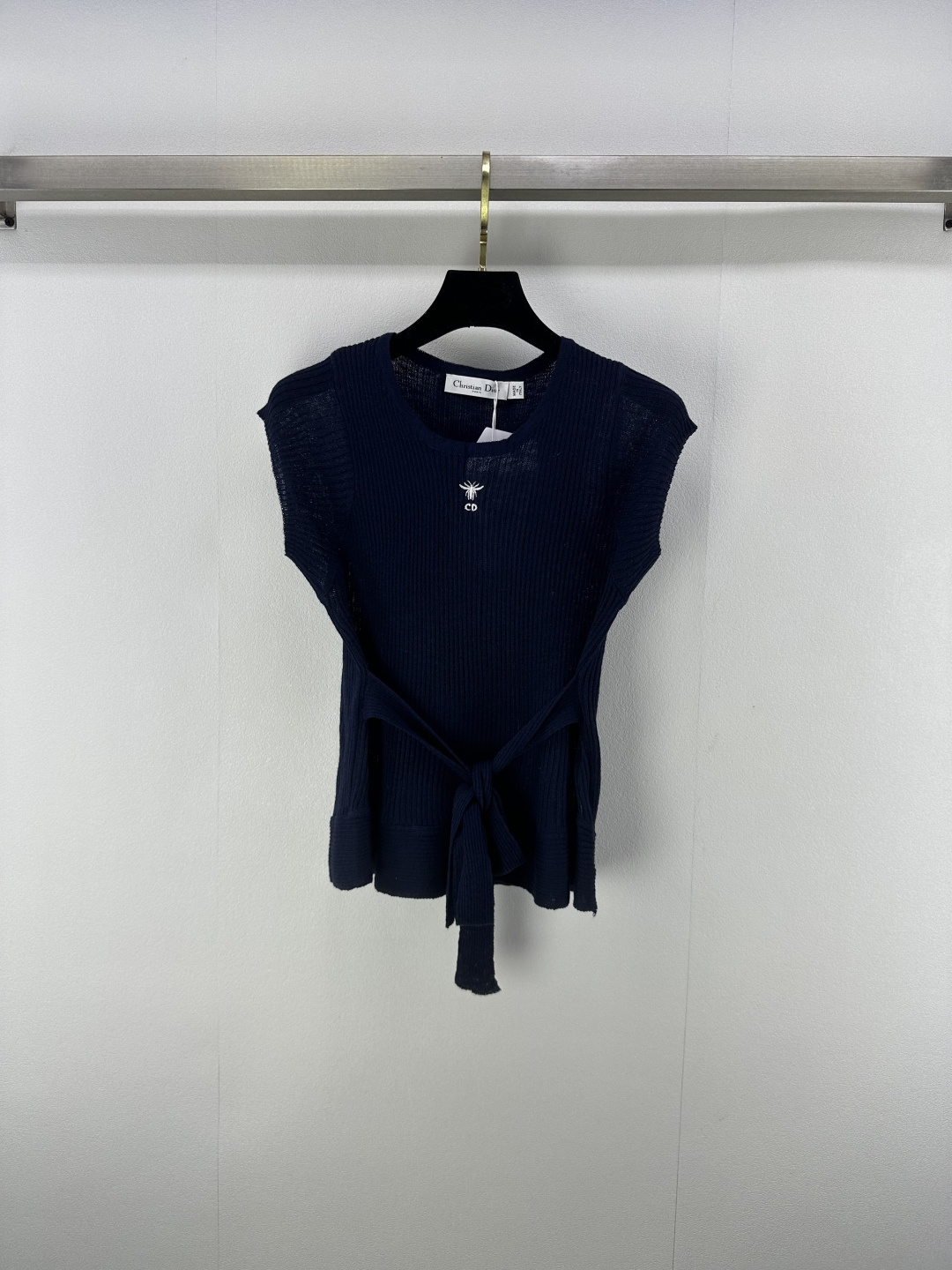 NO:452351,Dio* new details 25 Summer new round neck contrasting color lace short sleeves Lace design full of high-end feel, little bee embroidered logo on chest, thin fabrics in summer, slim and age-reducing and versatile 3 colors and 3 sizes SML, dior, T-shirt, alexander wang19860909Dio*上新细节 25 夏季新款圆领撞色系带短袖 系带设计高级感满满 胸前小蜜蜂刺绣logo 夏日轻薄面料 上身显瘦减龄又百搭 3色3码SML,,dior,T-shirt,alexander wang,Women's clothing