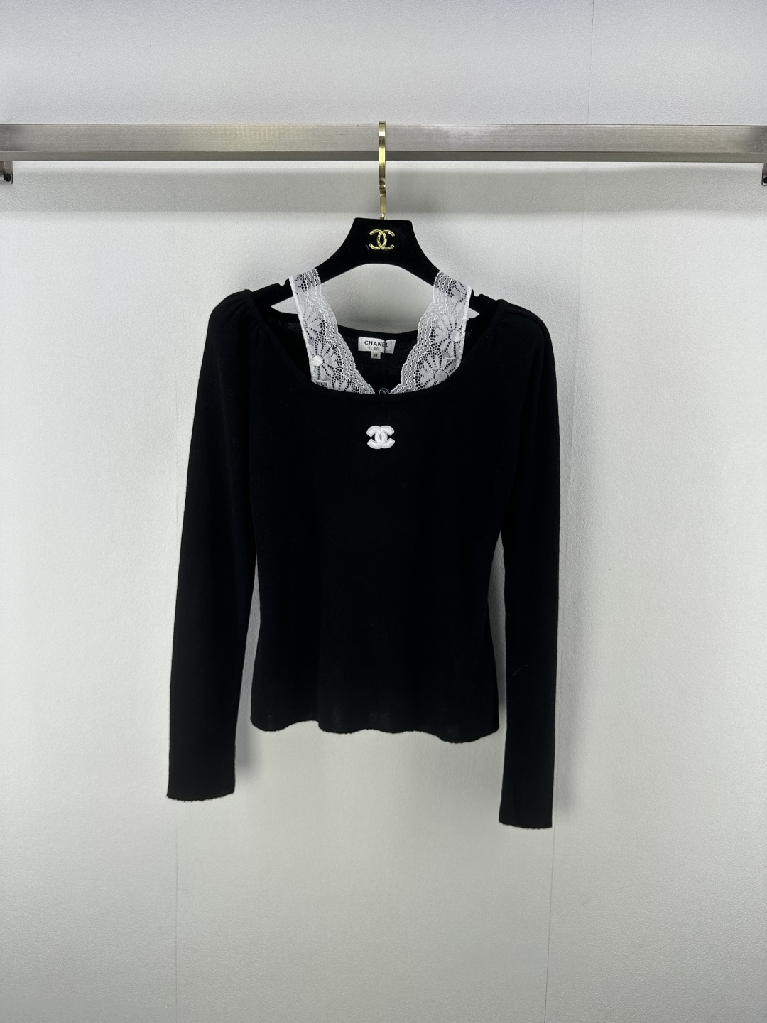 NO:452383,Chane* new details 25 Autumn new knitted lace contrasting long sleeves Fashionable and elegant style exquisite logo logo waist-hugging makes you look slim and sweet, versatile and not picky about people 3 colors and 3 sizes SML, chanel, alexander wang19860909Chane*上新细节 25 秋季新款针织蕾丝撞色长袖 时髦气质款 精致徽标logo 收腰显瘦气质甜美感爆棚 百搭不挑人 3色3码SML,,chanel,alexander wang,Women's clothing