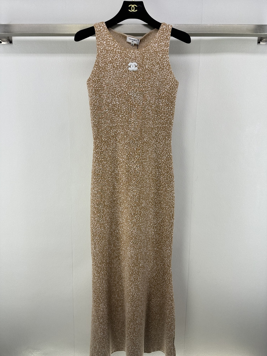 NO:454732,Chane* New Details 25 New Summer New Logo Knitted Vest Dress!  Full pattern and color matching, reducing the temperament of a young girl!  The classic style is versatile and not picky, and it is a must-have item for white, rich and beautiful women!  2 color 3 code SML, chanel, skirts, alexander wang19860909Chane*上新细节 25 夏季新款最新logo针织背心裙！满幅花纹配色,减龄少女风气质！经典版型百搭不挑人,白富美必备单品！ 2色3码SML,,chanel,skirts,alexander wang,Women's clothing