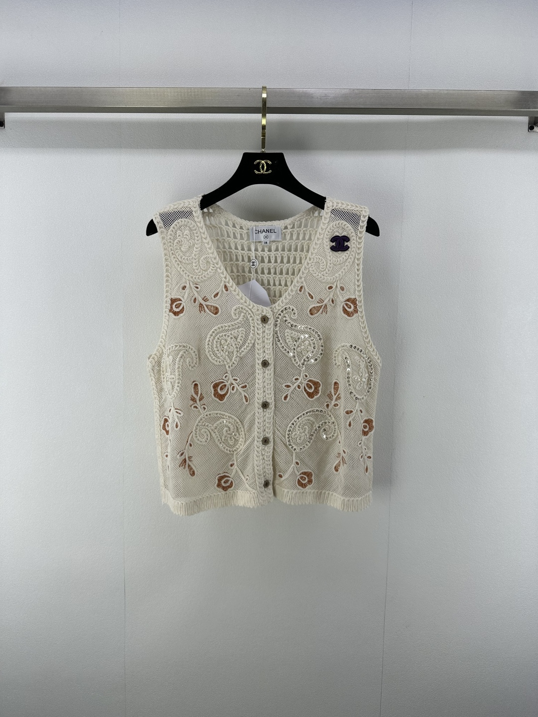 NO:453069,Chane* new details 25 Autumn and winter new sequin embellished crochet knitted v-neck cardigan vest blended fabric soft and comfortable sequin hand-croked pattern classic ribbed trim fashionable and elegant 2 colors 3 size SML, chanel, alexander wang19860909Chane*上新细节 25 秋冬新款亮片缀饰钩编针织v领开衫背心 混纺面料柔软舒适 衣身亮片手工钩编花纹 经典罗纹边饰 时髦又气质 2色3码SML,,chanel,alexander wang,Women's clothing