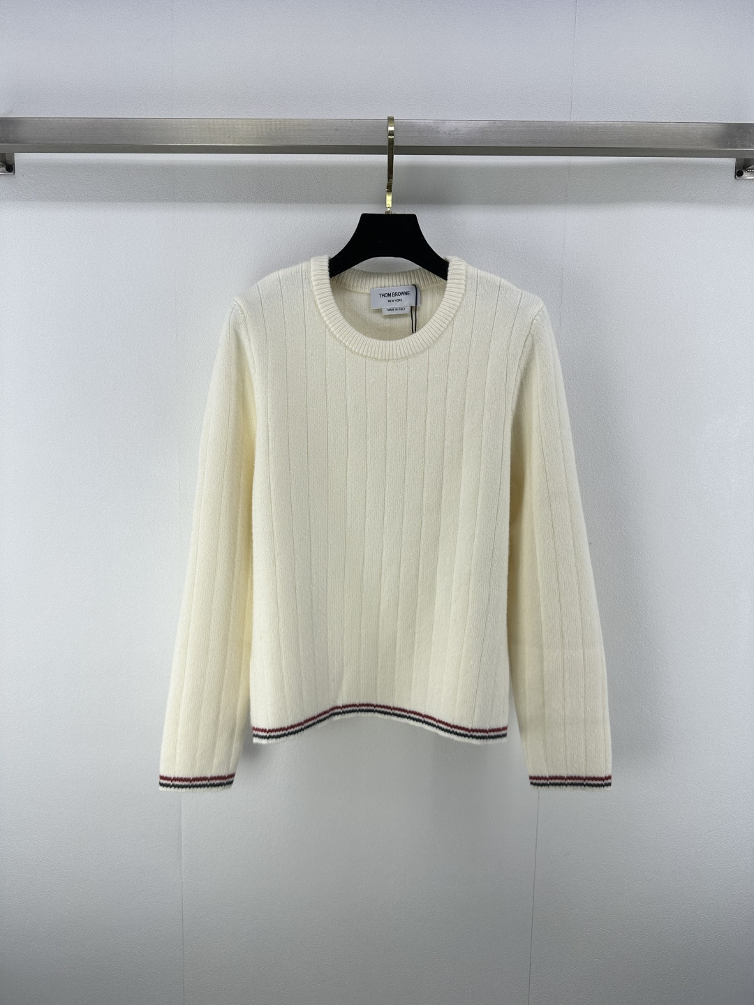 NO:454771,TB* new details 25 Autumn new round neck long sleeves Four-bar classic style beautiful, hem shell buckle decoration, soft and comfortable fabric, casual and casual style of white-fitting 2 colors 3 size SML, alexander wang19860909TB*上新细节 25 秋季新款圆领长袖 四条杠经典版型好看 下摆贝壳扣装饰 面料柔软舒适 休闲随意白搭特有范 2色3码SML,,alexander wang,Women's clothing