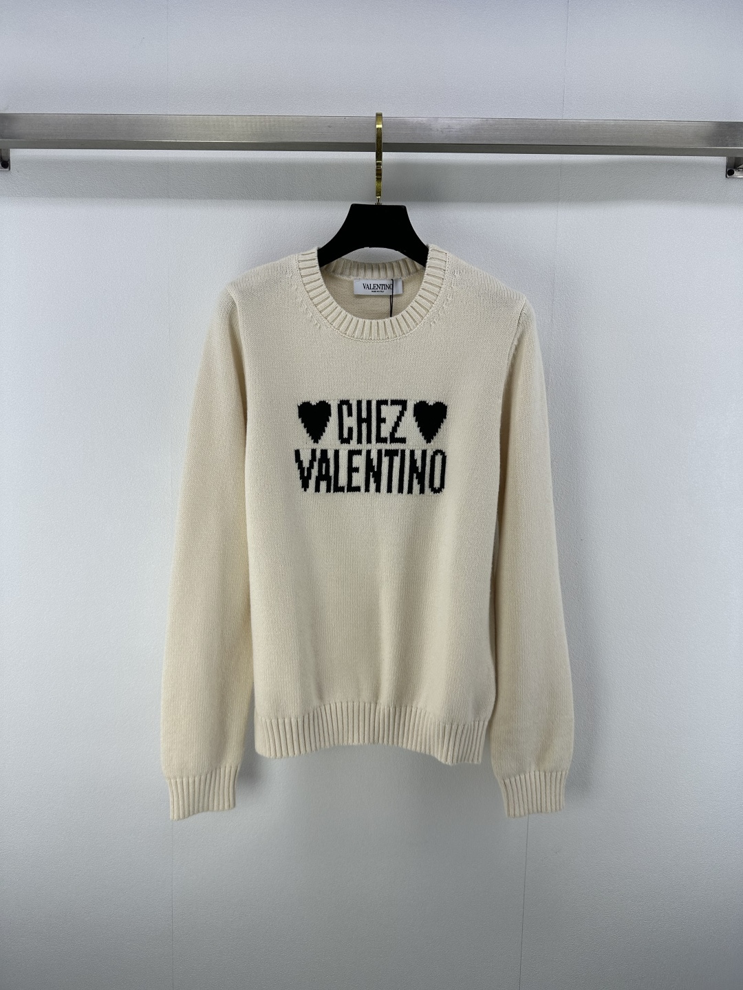 NO:455367,Valentin* new details 25 Early autumn new knitted round neck pullover long sleeve yb letter logo contrast jacquard decoration classic simple fashionable and versatile 2 colors 3 codes SML, valentino, alexander wang19860909Valentin*上新细节 25 早秋新款针织圆领套头长袖 yb字母logo撞色提花装饰 经典简约时髦百搭 2色3码SML,,valentino,alexander wang,Women's clothing