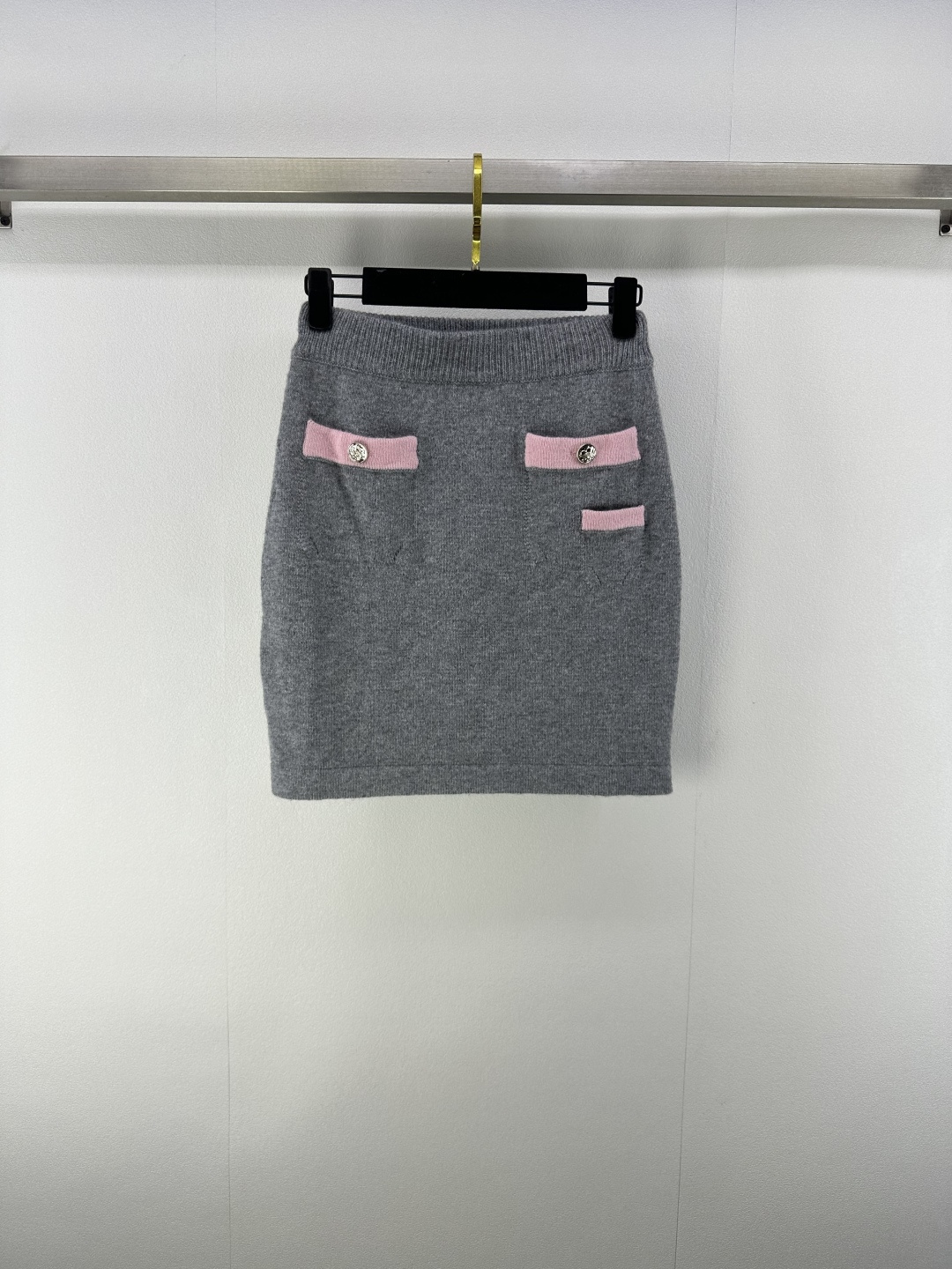 NO:456140,Chane* new details 25B summer new knitted skirt elastic waist design contrasting color pocket decoration yb open mold logo hardware button embellishment high-end fashionable and exquisite 1 color 3 code SML, chanel, skirts, alexander wang19860909Chane*上新细节 25B 夏季新款针织半裙 松紧腰设计 撞色口袋装饰yb开模logo五金纽扣点缀 高级时髦精致 1色3码SML,,chanel,skirts,alexander wang,Women's clothing