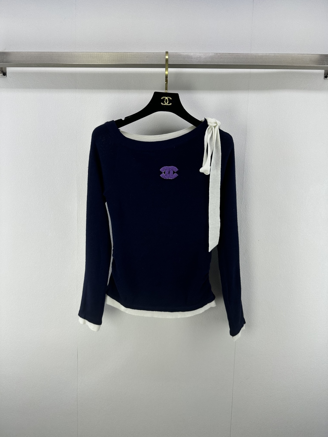 NO:458014,Chane* new details 25 Autumn new off-shoulder lace-up long sleeves Shoulder lace-up bows are full of high-end feeling, thin fabric upper body looks slim and fashionable and versatile 3 colors 3 size SML, chanel, alexander wang19860909Chane*上新细节 25 秋季新款斜肩系带长袖 肩部系带蝴蝶结高级感满满 轻薄面料上身显瘦时髦又百搭 3色3码SML,,chanel,alexander wang,Women's clothing