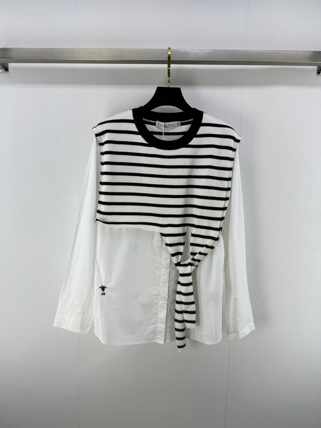 NO:458017,Dio* New details 25 New round neck spliced ​​long sleeves knitted striped color-blocking slim fit and slim fabric soft and comfortable hem shirt design lace-up adds a girlish look!  3 color 3 code SML, dior, alexander wang19860909Dio* 上新细节 25 新款圆领拼接长袖 针织条纹拼色修身显瘦 面料软糯舒适 下摆衬衣设计 系带增添造型感少女风！ 3色3码SML,,dior,alexander wang,Women's clothing