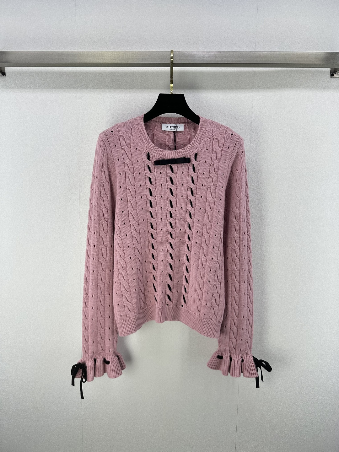 NO:456636,Valentin* new details 25 Early autumn new knitted round neck pullover long sleeves Twist rope craft yb strap bow decoration exquisite and fashionable light luxury age-reducing versatile 2 colors 3 size SML, valentino, alexander wang19860909Valentin*上新细节 25 早秋新款针织圆领套头长袖 麻花纽绳工艺 yb绑带蝴蝶结装饰 精致时髦轻奢减龄百搭 2色3码SML,,valentino,alexander wang,Women's clothing