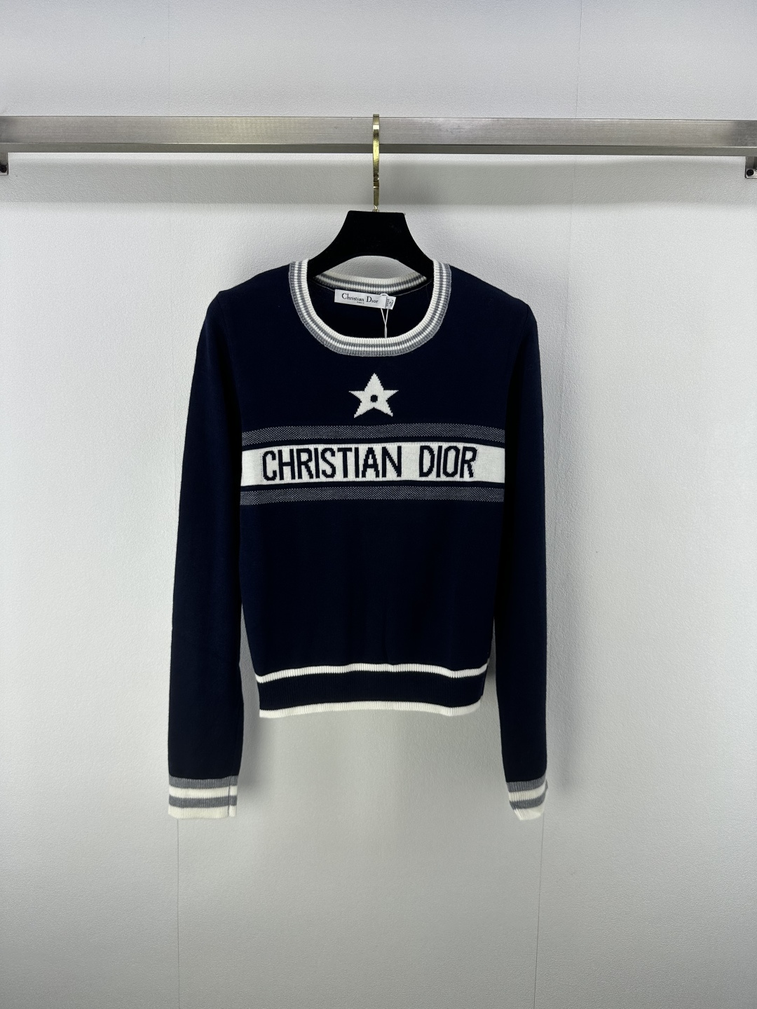 NO:458023,Dio* new details 25 Autumn new five-pointed star round neck long sleeve classic striped contrasting color jacquard Star series really blindly enters the upper body and becomes a high-end feeling Classic atmospheric 1 color 3 code SML, dior, alexander wang19860909Dio*上新细节 25 秋季新款五角星圆领长袖经典条纹撞色提花 星星系列真的盲入上身秒变高级感 经典大气 1色3码SML,,dior,alexander wang,Women's clothing