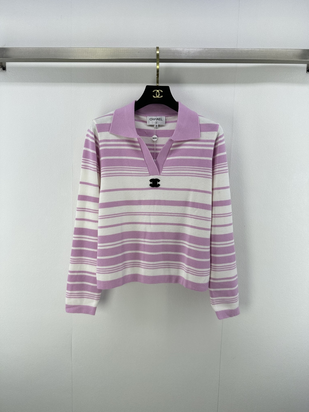 NO:464905,CHANE* New Details Latest Lapel Striped Long Sleeves for Fall!  Positioning logo Custom imported knitted material with high-quality texture and contrasting color edges show the brand's personality!  versatile and not picky about people 2 colors 3 codes SML, chanel, alexander wang19860909CHANE* 上新细节 秋季最新翻领条纹长袖！定位徽标 定制进口针织材质 质感高级 撞色边彰显品牌张扬个性格调！百搭不挑人 2色3码SML,,chanel,alexander wang,Women's clothing