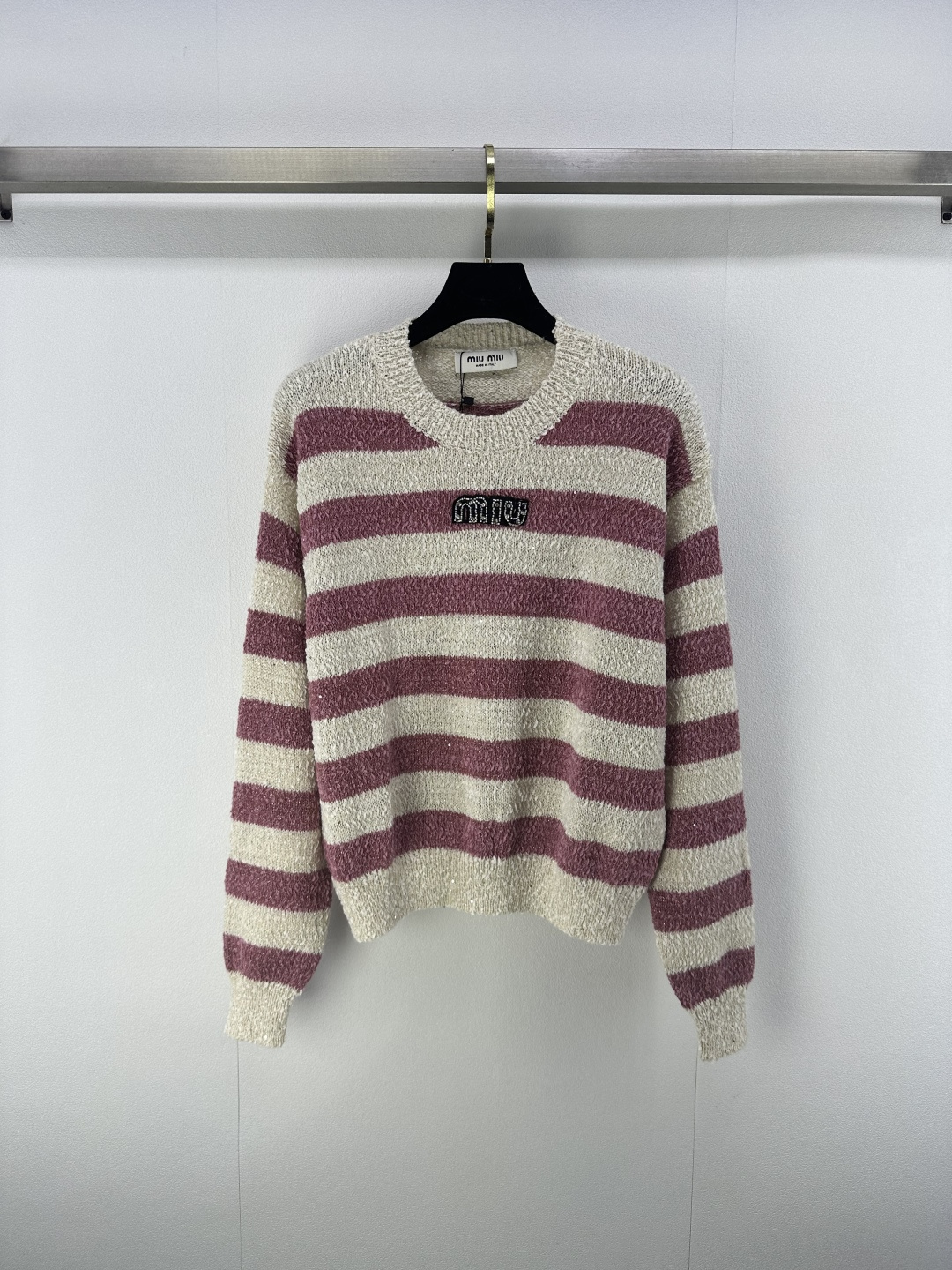 NO:464928,Miu mi* new details, new sequins striped long sleeves in autumn and winter, super gentle on the upper body! Customized dyed yarn Super fashionable yarn design Positioning logo logo, salty or sweet to wear, all in a good mood, fashionable and versatile item, 2 colors, 3 sizes, SML, miumiu, alexander wang19860909Miu mi*上新细节 秋冬新款彩纱亮片条纹长袖 上身超温柔! 定制订染纱线 超洋气的彩纱设计 定位徽标logo 可盐可甜穿起来心情都是好的 时尚百搭单品 2色3码SML,,miumiu,alexander wang,Women's clothing