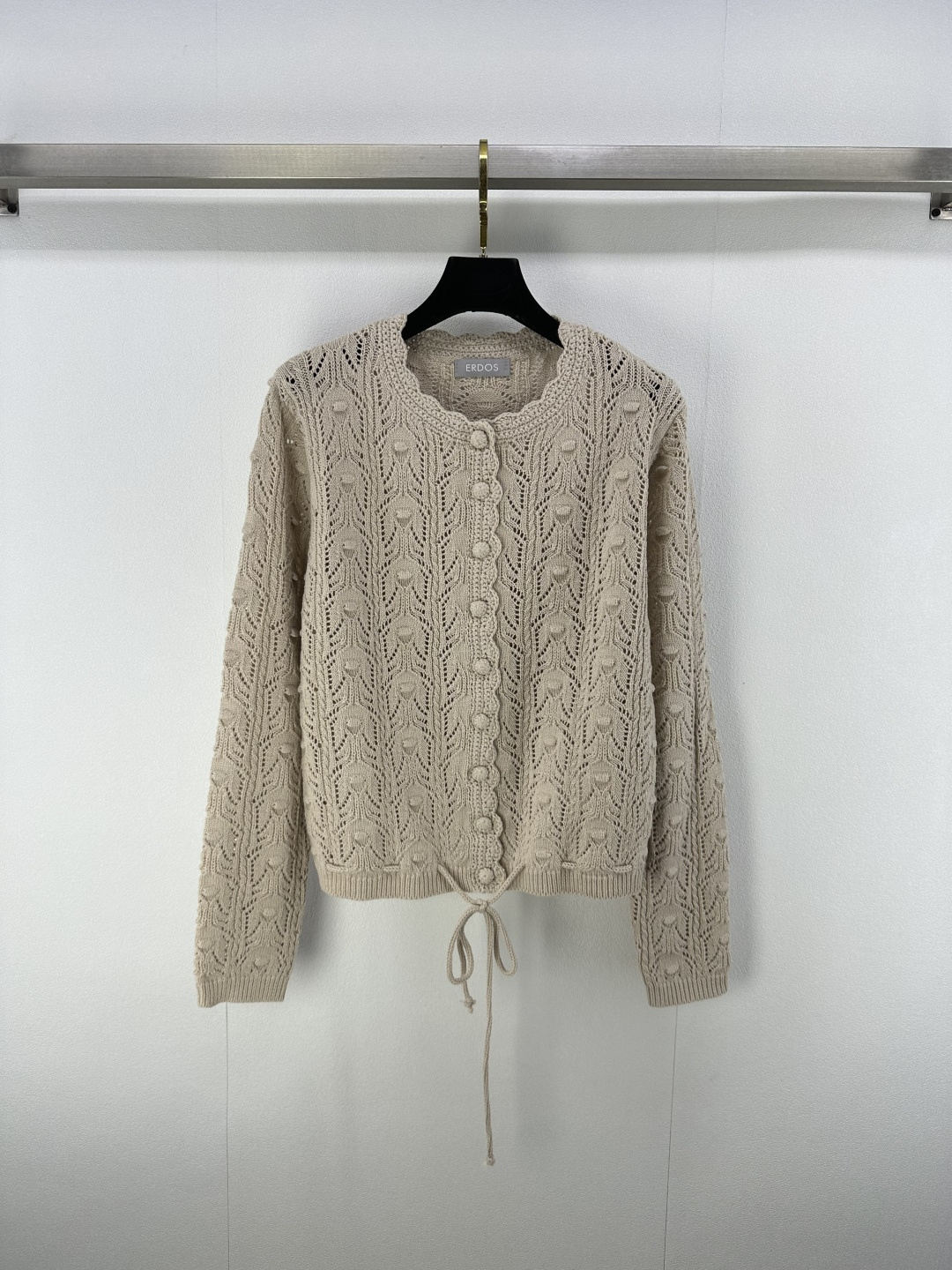 NO:464974,Erdi* new details, new round neck knit cardigan long sleeves in autumn, customized YB wool knitted material, delicate and soft, breathable and comfortable, exquisite round neck cardigan long sleeves, neck braided wool balls, ready-to-wear relief crochet Elegant temperament Comfortable and fashionable, slim fit style, slim and high-end, daily commuting, 1 color, 3 size SML,,alexander wang19860909Erdi*上新细节 秋季新品圆领针织开衫长袖 定制YB羊毛针织材质 细腻柔软 透气舒适 精致圆领开衫长袖 领口编织毛球 成衣浮雕工艺钩织 优雅气质 兼具舒适时尚 修身版型 上身显瘦高级 日常通勤 1色3码SML,,alexander wang,Women's clothing