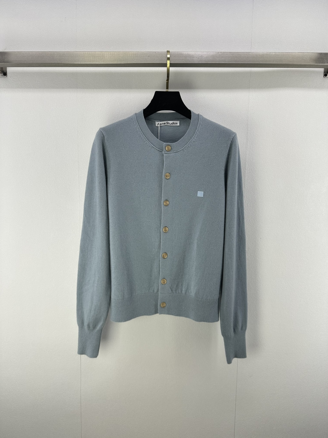 NO:464981,:1 ANCE* new details, new round neck contrast cardigan in early autumn, embroidered logo youthful temperament, customized buttons, salty or sweet on the upper body, casual and fashionable, super chicken, slim, clean and refreshing, 2 colors, 3 sizes, SML, alexander wang19860909:1 ANCE*上新细节 早秋新款圆领撞色开衫 刺绣logo青春气质 定制纽扣 上身可盐可甜 休闲时髦 超鸡好看 显瘦干净又清爽 2色3码SML,,alexander wang,Women's clothing