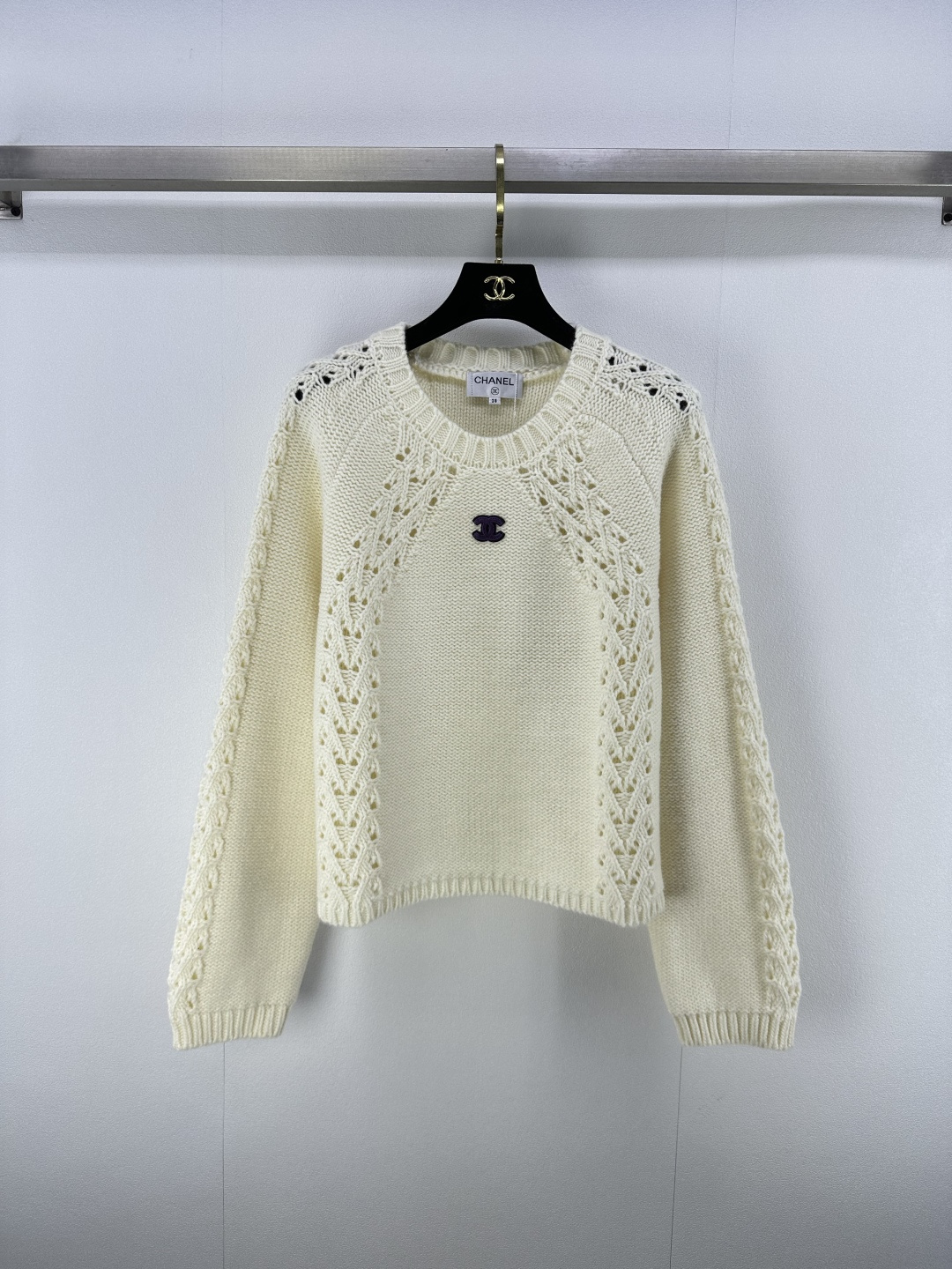 NO:464882,Chane* New Details New Autumn round neck hollow textured long sleeves!  A slightly transparent sexy and fashionable piece of product!  Imported yarn has soft, delicate, comfortable and breathable texture, a must-have item for white and rich beauty, sweet and mysterious and noble!  Imported Swiss woven craftsmanship classic style and elegant temperament. Classic and unscrupulous upper body look super slim. 3 colors and 3 codes SML, chanel, alexander wang19860909Chane*上新 细节 秋季新款圆领镂空纹理长袖！微透小性感时髦精叠搭单品！进口纱线质感柔软细腻舒适透气,白富美必备单品,又甜气质神秘又高贵！进口瑞士机织工艺经典版型气质随性优雅.经典不挑人上身超显瘦 3色3码SML,,chanel,alexander wang,Women's clothing