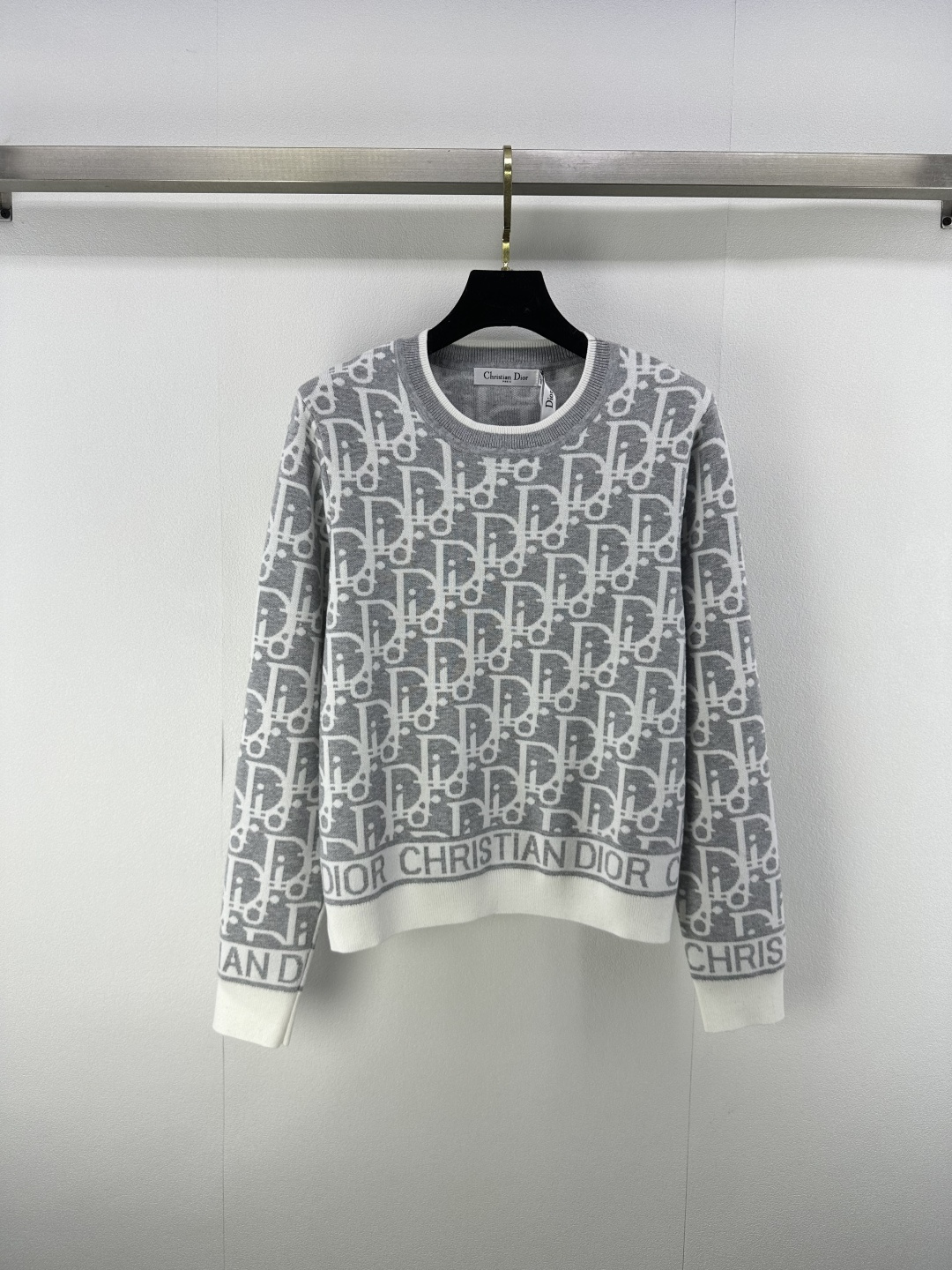 NO:471449,Dio* new details, new autumn knitted round neck full print long sleeves, classic brand old-fashioned logo jacquard decoration, letter logo contrasting color jacquard embellishment, classic high-end fashionable and versatile 2 colors 3 codes SML, dior, alexander wang19860909Dio*上新细节 秋季新款针织圆领满印长袖 经典品牌老花logo提花装饰 字母logo撞色提花点缀 经典高级时髦百搭 2色3码SML,,dior,alexander wang,Women's clothing