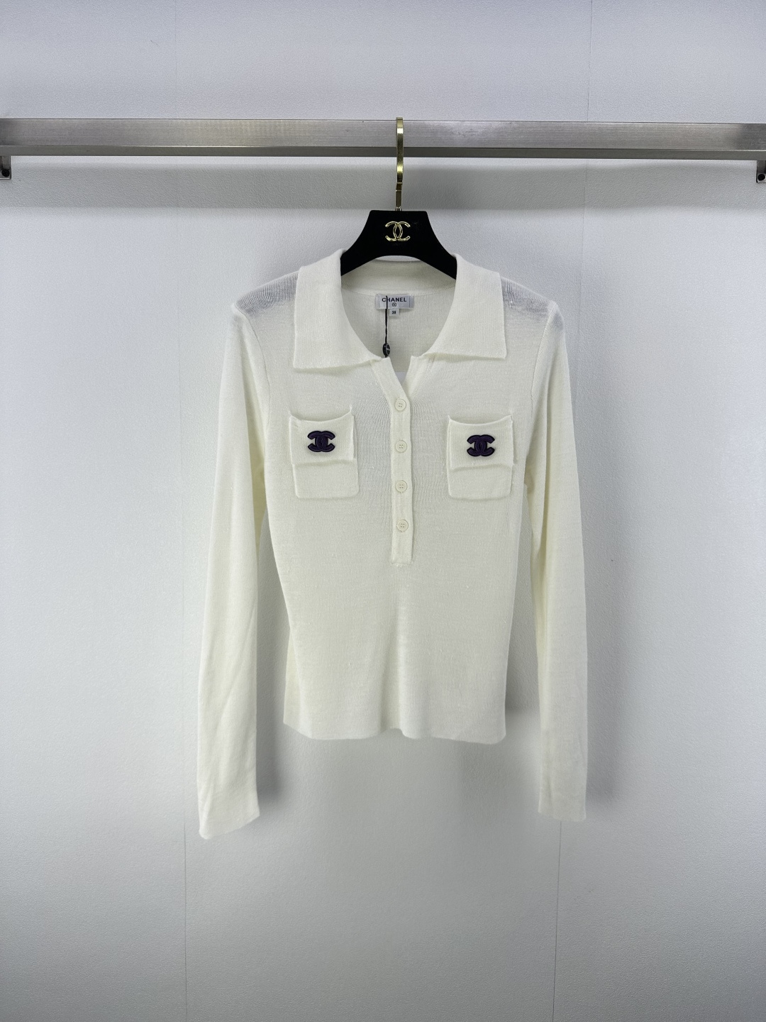 NO:471463,Chane* new details, early autumn new knitted lapel contrasting long sleeves, lapel double pocket design, custom double C iconic small fragrance logo!  versatile and not picky about people 2 colors 3 codes SML, chanel, alexander wang19860909Chane*上新细节 早秋新款针织翻领撞色长袖 翻领双口袋设计 定制双C标志性小香logo！百搭不挑人 2色3码SML,,chanel,alexander wang,Women's clothing