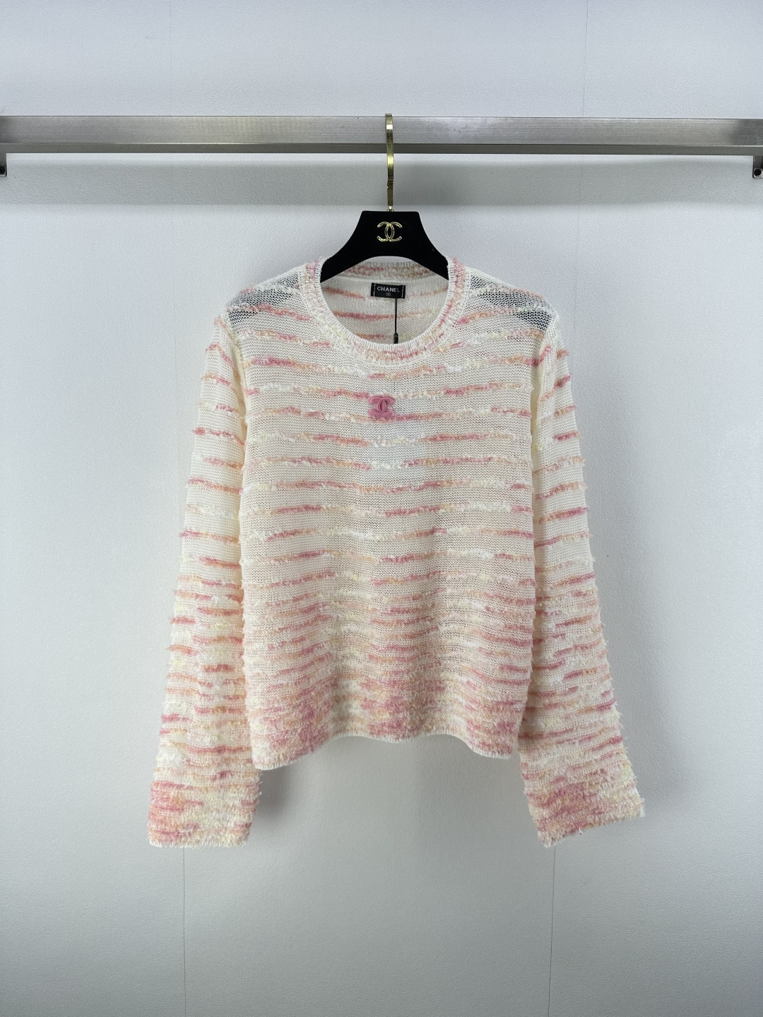 NO:472273,Chane* new details, new autumn colored yarn round neck long sleeves, super gentle upper body! Customized dyed yarn super fashionable colored yarn design Positioning logo logo, salty or sweet to wear, all in a good mood, fashionable and versatile item, 1 color 3 size SML, chanel, alexander wang19860909Chane*上新细节 秋季新款彩纱圆领长袖 上身超温柔! 定制订染纱线 超洋气的彩纱设计 定位徽标logo 可盐可甜穿起来心情都是好的 时尚百搭单品 1色3码SML,,chanel,alexander wang,Women's clothing