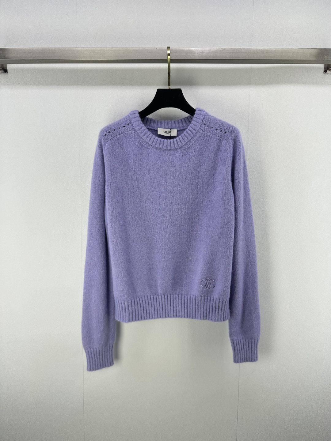 NO:472301,aCelin* new details, new knitted round neck pullover long sleeves, raglan sleeve design, classic brand logo embroidery embroidery on the hem, simple, fashionable, exquisite and versatile, 1 color, 3 codes SML, celine, alexander wang19860909aCelin*上新细节 秋冬新款针织圆领套头长袖 插肩袖设计 下摆经典品牌logo刺绣点缀 简约时髦精致百搭 1色3码SML,,celine,alexander wang,Women's clothing