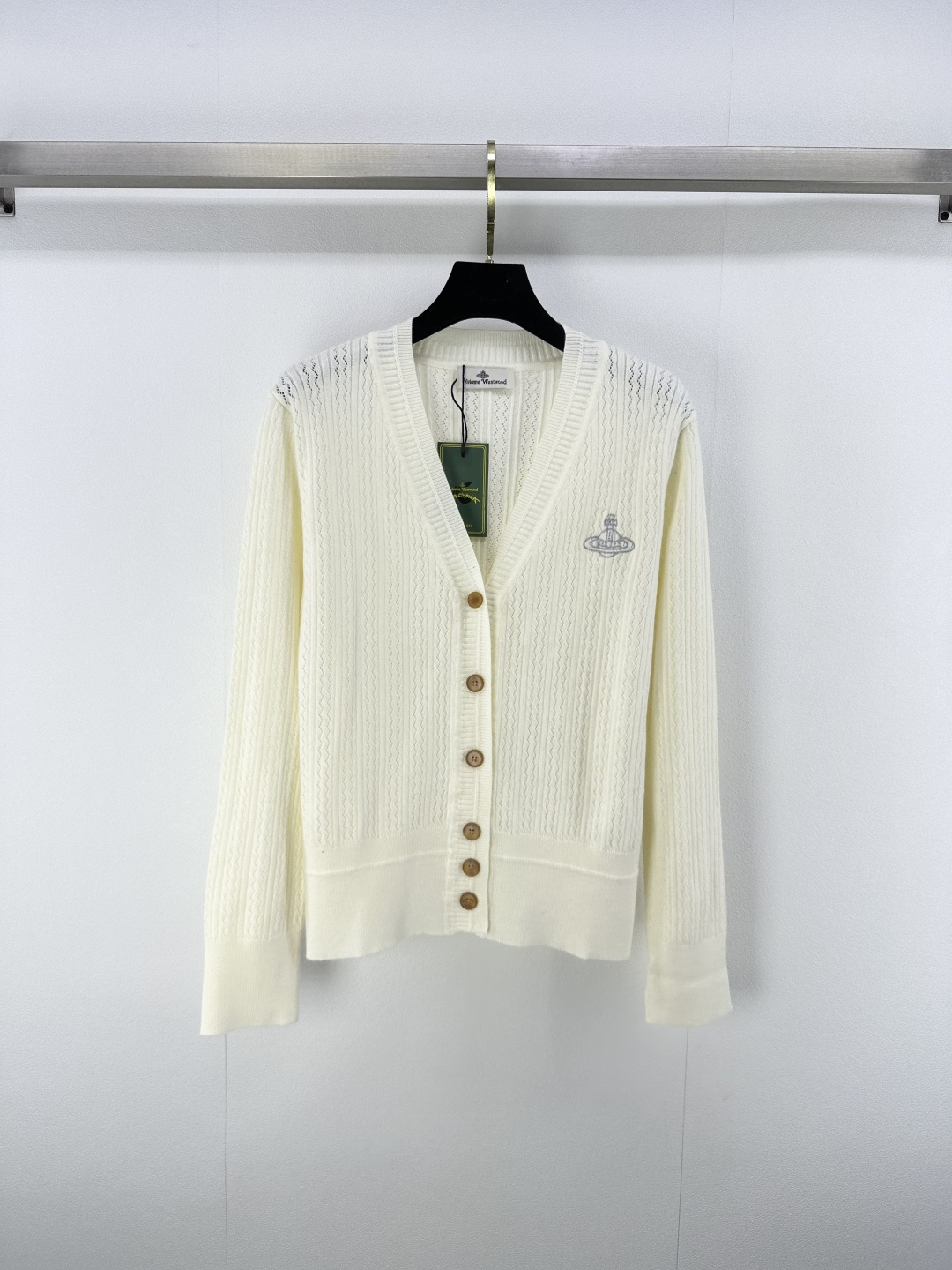 NO:472295,Vivienne Westwoo Queen Mother* New Knitted V-neck Cardigan in autumn and winter Classic brand embroidery embellishment yb mold opening logo buttons Slim and fashionable and versatile 2 colors 3 codes SML, alexander wang19860909Vivienne Westwoo 西太后* 秋冬新款针织V领开衫 经典品牌刺绣点缀 yb开模logo纽扣 显瘦时髦百搭 2色3码SML,,alexander wang,Women's clothing