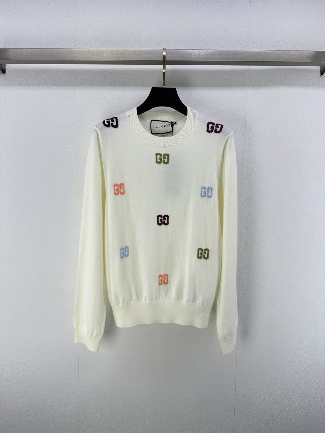 NO:472280,Gucc* new details New jacquard knitted long sleeves in autumn and winter custom YB wool yarn wool texture breathable comfortable and delicate Jacquard full print double G pattern with lace cuff hem thread splicing elegant retro regular style essential for casual commuting 3 colors 3 codes SML, gucci, alexander wang19860909Gucc*上新 细节 秋冬新款提花针织长袖 定制YB羊毛纱线织造 质感透气 舒适细腻 成衣提花满印双G图案 衣襟袖口下摆螺纹拼接 优雅复古 常规版型 休闲通勤必备 3色3码SML,,gucci,alexander wang,Women's clothing