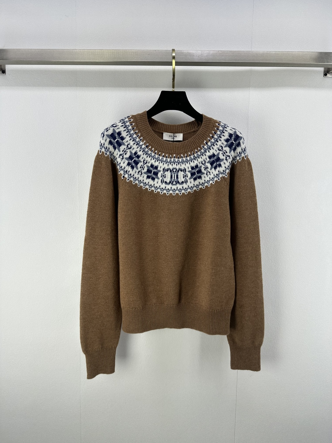 NO:475804,Celin* new details, new knitted round neck pullover long sleeves, raglan sleeve design, classic brand logo pattern jacquard decoration, classic fashionable and versatile 1 color 3 code SML, celine, alexander wang19860909Celin*上新细节 秋冬新款针织圆领套头长袖 插肩袖设计 经典品牌logo图案提花装饰 经典时髦百搭 1色3码SML,,celine,alexander wang,Women's clothing