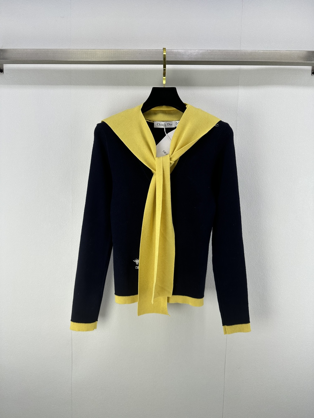 NO:482779,Dio* new details, new Autumn spliced ​​lace-up cardigan long sleeves, lace-up striped contrasting bow full of high-end feeling, thin fabric upper body looks slim and fashionable and versatile 3 colors and 3 sizes SML, dior, alexander wang19860909Dio*上新细节 秋季新款拼接系带开衫长袖 系带条纹撞色蝴蝶结高级感满满 轻薄面料上身显瘦时髦又百搭 3色3码SML,,dior,alexander wang,Women's clothing