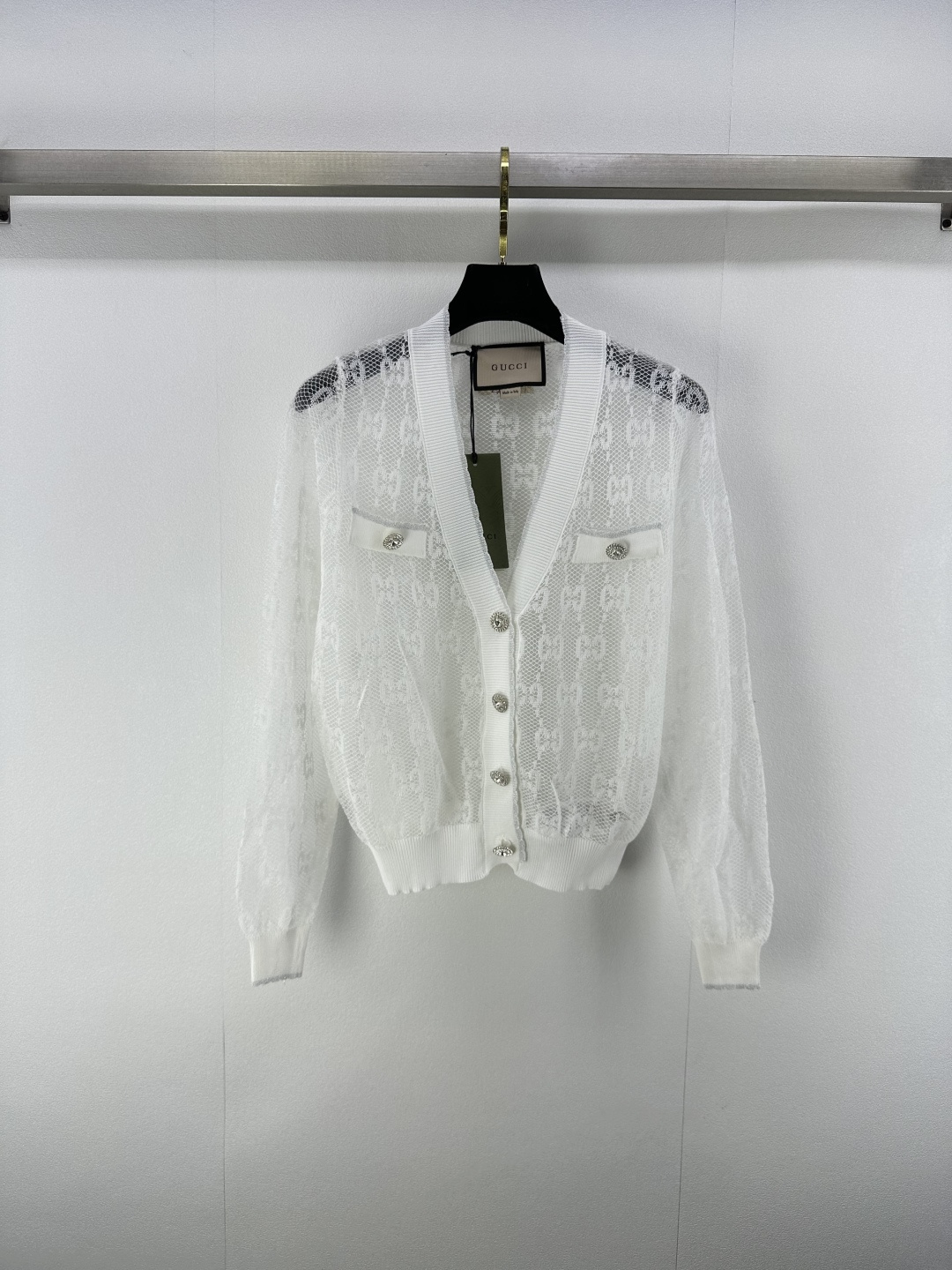 NO:484551,Gucc* new details, new autumn style full-print double G hollow knitted v-neck cardigan, silver wire edging, customized yarn full-print logo, upper body temperament is white, full of high-end feeling, 2 colors and 3 sizes SML,,gucci,alexander wang19860909Gucc*上新细节 秋季新款满印双G镂空针织v领开衫 银丝包边 定制纱线满印logo 上身气质白搭 高级感十足 2色3码SML,,gucci,alexander wang,Women's clothing
