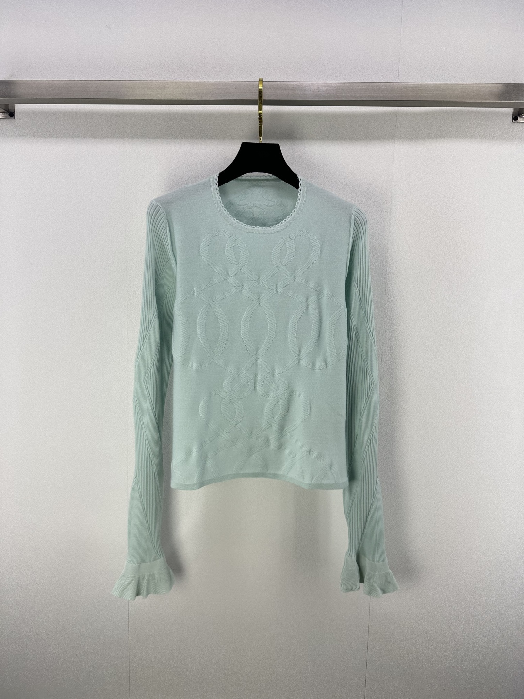 NO:484661,:1 HERME* New details, autumn and winter new lines, dark patterns, ruffled hem, slim round neck, long sleeves, pattern logo design retro and fashionable, skin-friendly fabric, comfortable upper body, versatile and not picky, 1 color, 3 size SML, hermes, alexander wang19860909:1 HERME* 上新细节 秋冬新款线条暗纹荷叶边下摆修身圆领长袖 图案logo设计复古时髦 亲肤面料上身舒适 百搭不挑人 1色3码SML,,hermes,alexander wang,Women's clothing