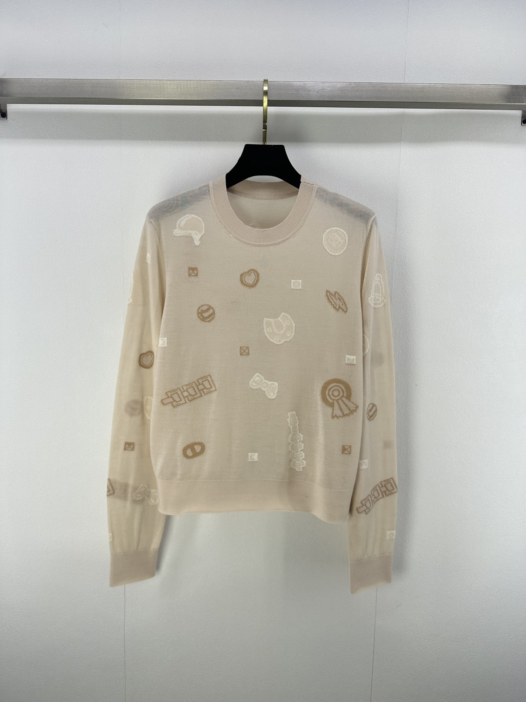 NO:484665,:1 Herme* new details, new autumn and winter candy collection chapter round neck long sleeves, customized fabrics, jacquard embellishments, retro style, strong round neck long sleeve top cut, playful and age-reducing look!  Age-reducing fashion style exquisite details, a must-have item for trendy people, 2 colors and 3 sizes SML, hermes, alexander wang19860909:1 Herme*上新细节 秋冬新款糖果藏书章圆领长袖 定制定织面料 提花点缀 复古风格强烈圆领长袖上衣剪裁 穿搭俏皮减龄显白！减龄时尚款细节精致 潮人必备单品哦  2色3码SML,,hermes,alexander wang,Women's clothing