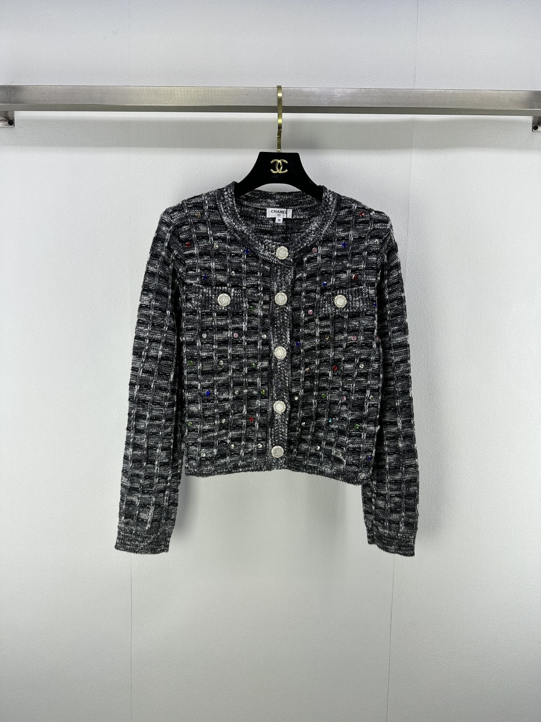 NO:486996,Chane* new details, new autumn and winter beaded round neck cardigan long sleeves, colorful beaded beaded body, highlighting the brand style, the color matching is very outstanding and fashionable, the style is casual and versatile, 3 colors and 3 codes SML, chanel, alexander wang19860909Chane*上新细节 秋冬新款钉珠圆领开衫长袖 满身彩色钉珠衣身细闪 凸显品牌格调 配色十分出彩时髦 版型随性百搭 3色3码SML,,chanel,alexander wang,Women's clothing