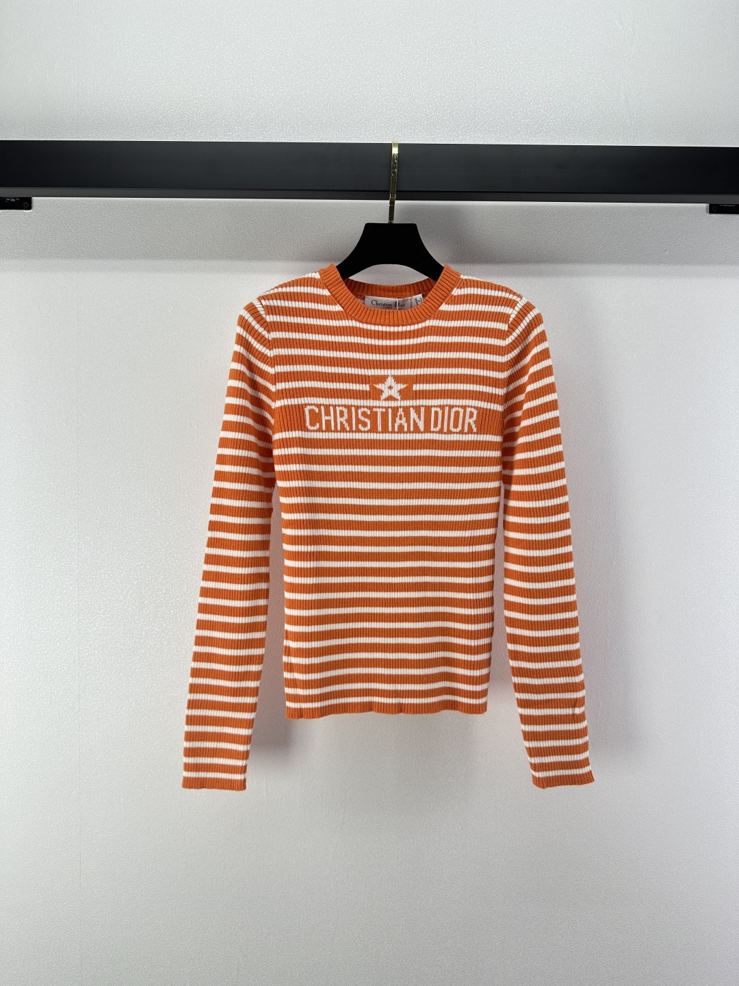 NO:496591,New details on Dio*, new striped five-pointed star knitted long sleeves in autumn and winter, classic striped lucky star jacquard logo, versatile and beautiful new color striped elements, 1 color 3 code SML, dior, alexander wang19860909Dio*上新细节 秋冬新款条纹五角星针织长袖 经典条纹幸运星提花logo标志 百搭又好看的新配色条纹元素 1色3码SML,,dior,alexander wang,Women's clothing