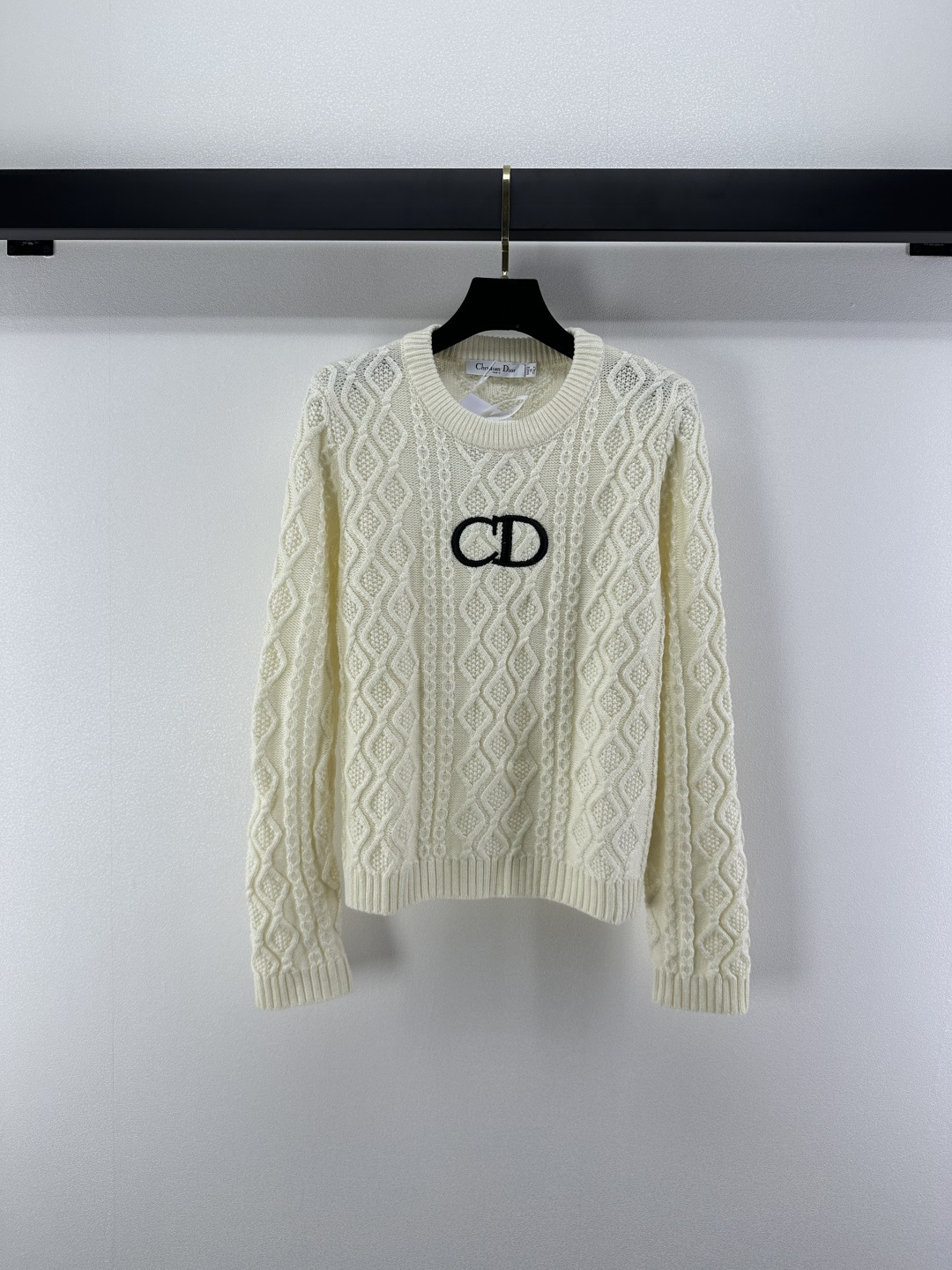 NO:499386,Dio* new details, new round neck knitted sleeves in autumn and winter, classic jacquard CD craft, diamond texture, loose fit, very slim upper body, daily practical and versatile items, 2 colors, 3 codes, SML, dior, alexander wang19860909Dio*上新细节 秋冬新款圆领针织套头长袖 经典提花CD工艺 菱格麻花纹理 宽松版型上身非常显瘦 日常实穿百搭单品 2色3码SML,,dior,alexander wang,Women's clothing