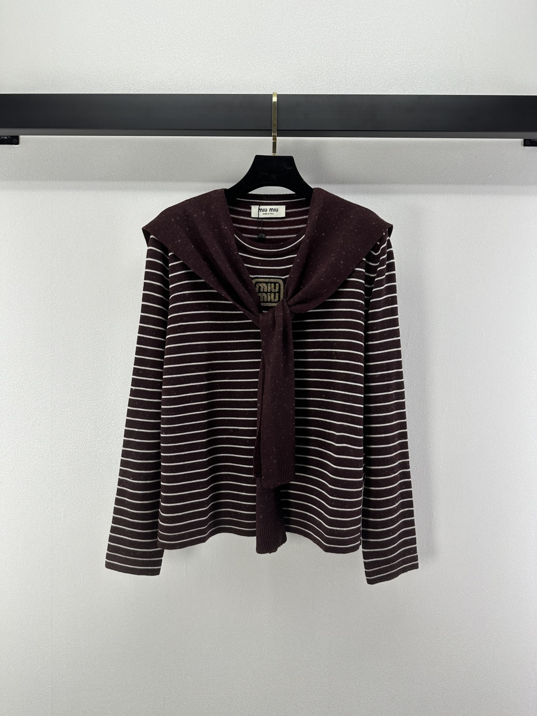 NO:499388,Miumi* new details, new autumn two-piece set of shawls long sleeves, detachable shawls, the upper body is particularly elegant, contrasting striped logo logo, classic and fashionable and versatile!  Autumn fabric comfortable 2 colors 3 size SML, miumiu, shawls, alexander wang19860909miumi*上新细节 秋季新款两件套披肩长袖 可拆卸披肩 上身特别显气质 撞色条纹款logo徽标经典时尚百搭！秋日面料舒适 2色3码SML,,miumiu,shawls,alexander wang,Women's clothing