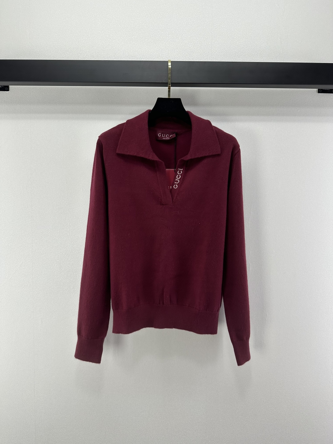 NO:501738,Gucc* new details, new knitted V-neck pullover long sleeves, lapel V-neck pullover, classic brand letter logo contrasting color jacquard embellishment, simple, fashionable, exquisite, light and luxurious versatile, 2 colors, 3 codes, SML, gucci, alexander wang19860909Gucc*上新细节 秋冬新款针织V领套头长袖 翻领V领套头 经典品牌字母logo撞色提花点缀 简约时髦精致轻奢百搭 2色3码SML,,gucci,alexander wang,Women's clothing