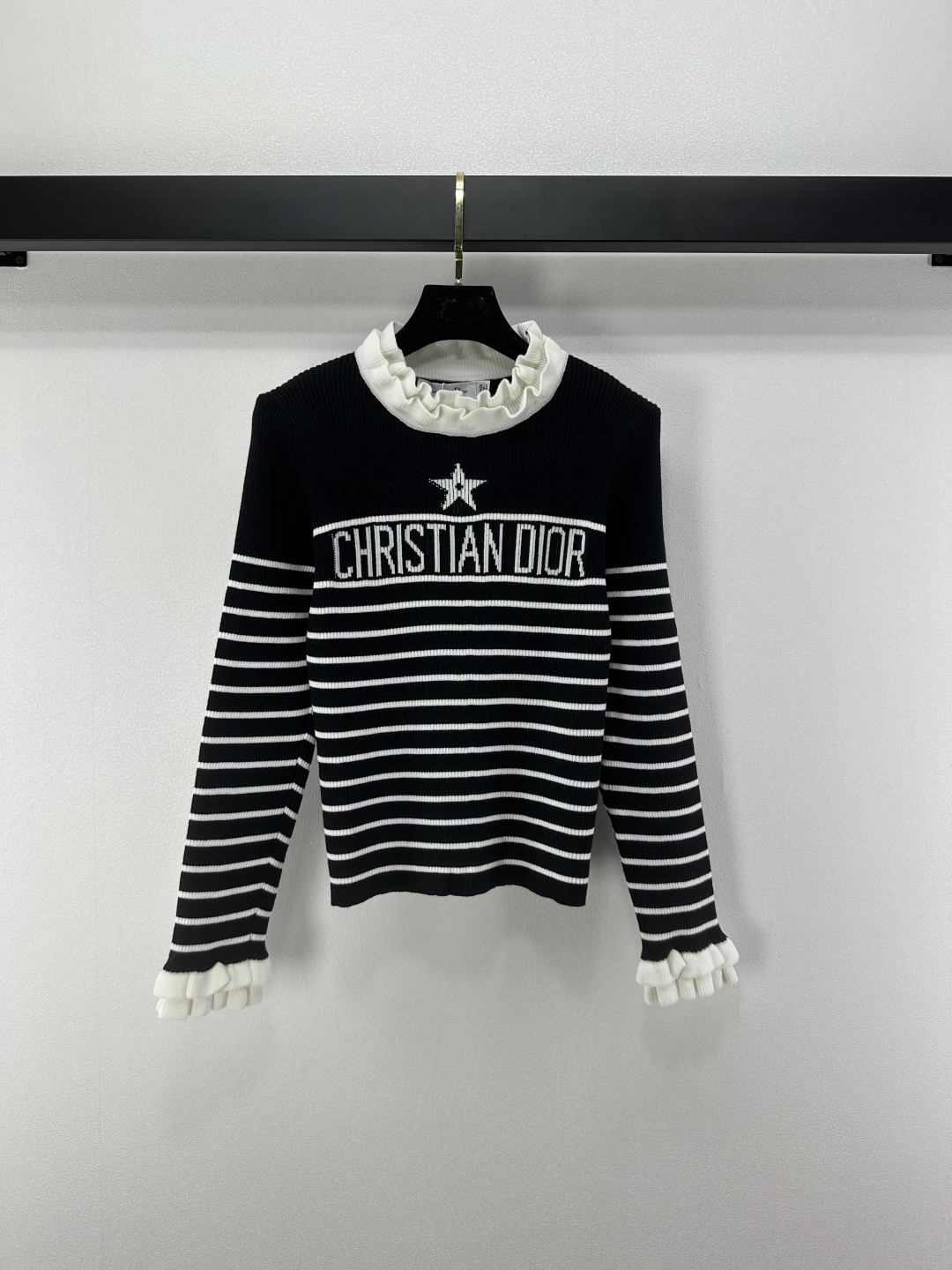 NO:504343,New details on Dio*, new autumn style lace five-pointed star long sleeves, classic striped contrasting color jacquard, the star series really blindly enters the upper body and becomes a high-end feeling, classic and atmospheric 3 colors and 3 codes SML, dior, alexander wang19860909Dio*上新细节 秋季新款花边五角星长袖 经典条纹撞色提花 星星系列真的盲入上身秒变高级感 经典大气 3色3码SML,,dior,alexander wang,Women's clothing