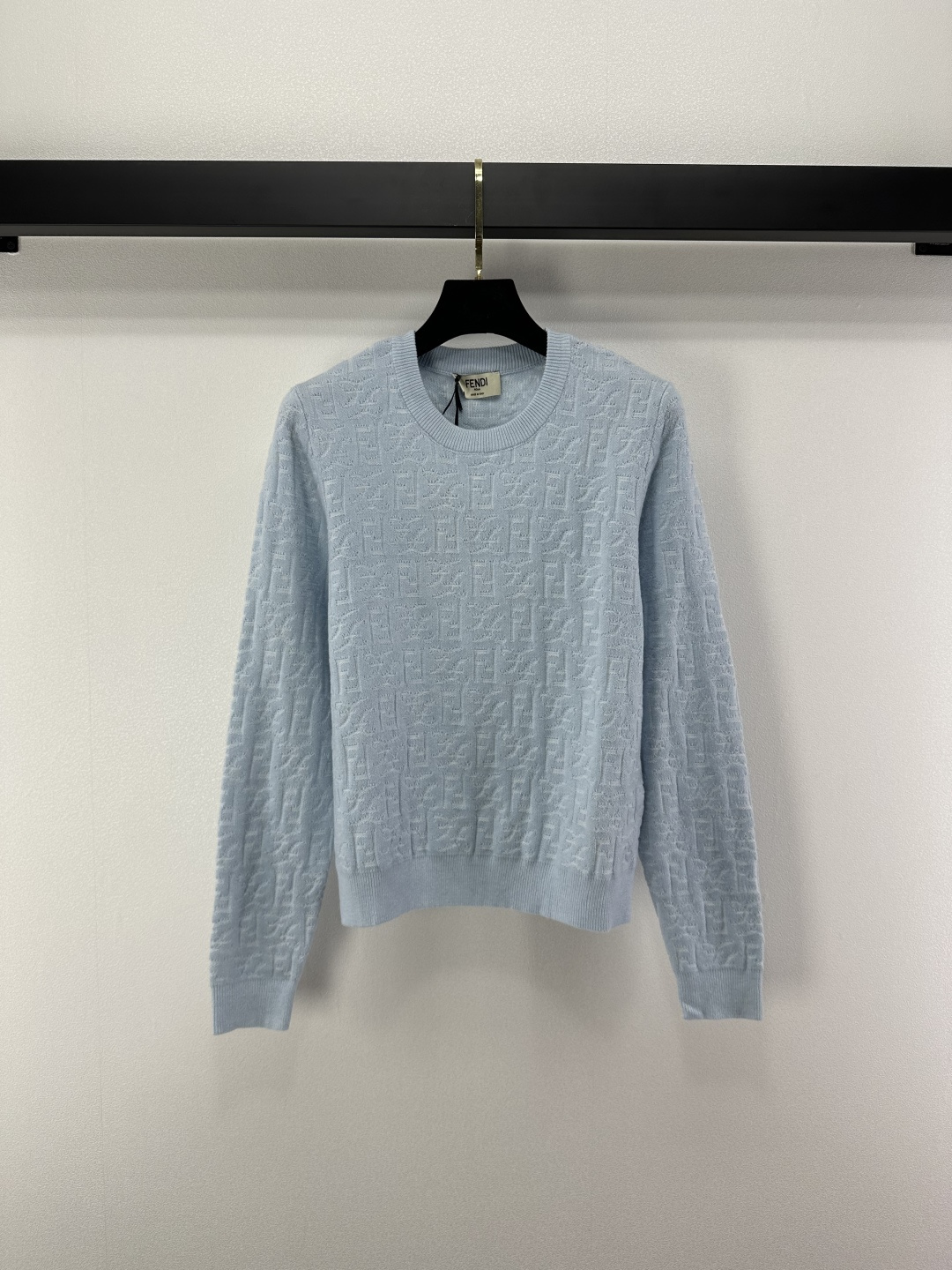 NO:504347,Fend* new details, new knitted round neck double F long sleeves in autumn and winter, classic double F letter logo presbyopia jacquard decoration, high-end fashion, highlighting the brand personality, highlighting the high-end feeling of outfits!  versatile and not picky about people 2 colors 3 codes SML, fendi, alexander wang19860909Fend*上新细节 秋冬新款针织圆领双F长袖 经典双F字母logo老花提花装饰 高级时髦 彰显品牌个性 凸显穿搭高级感！百搭不挑人 2色3码SML,,fendi,alexander wang,Women's clothing