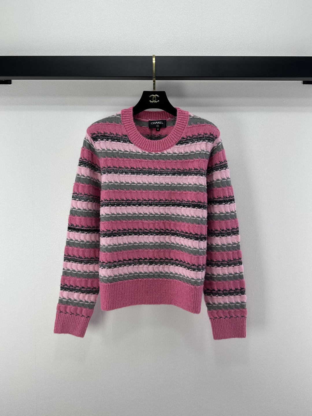 NO:503578,Chane* new details New autumn style knitted stripes round neck long sleeves Contrast stripes full of fragrance!  Comfortable material, sweet temperament, versatile and not picky, 2 colors, 3 sizes, SML, chanel, alexander wang19860909Chane*上新细节 秋季新款针织条纹圆领长袖 撞色条纹满满小香风！材质舒适,甜美气质名媛 百搭不挑人 2色3码SML,,chanel,alexander wang,Women's clothing