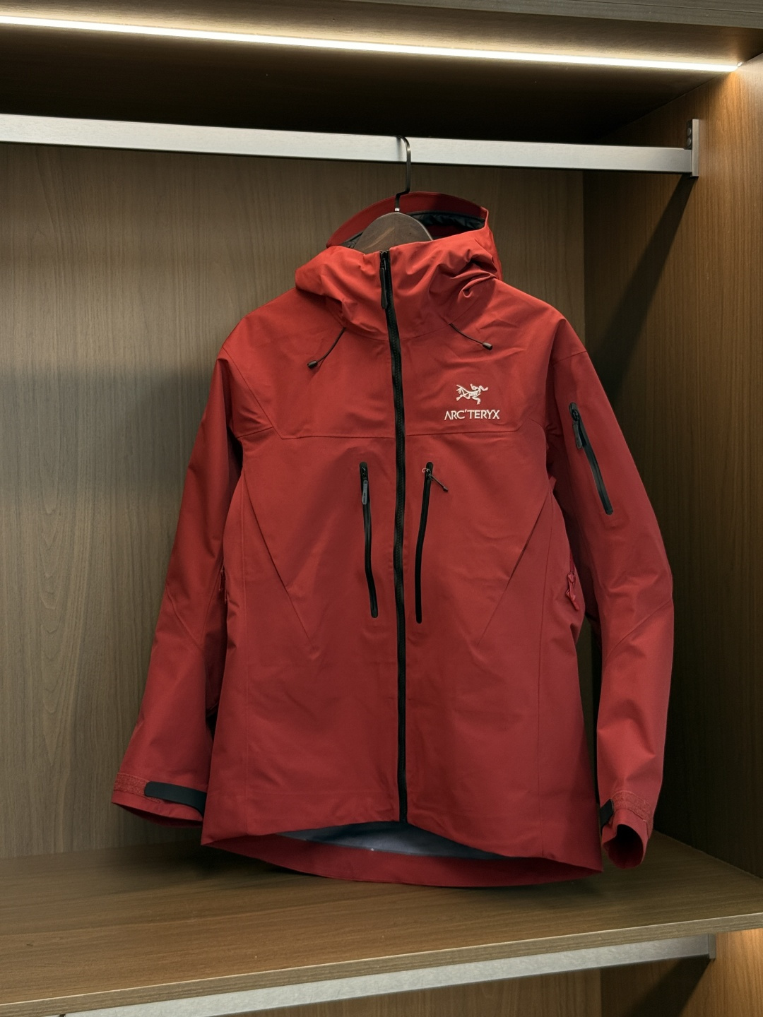 波尔多红 🛒:ARC‘TERYX丨始祖鸟 阿尔法SV7代 三合一羽绒服
